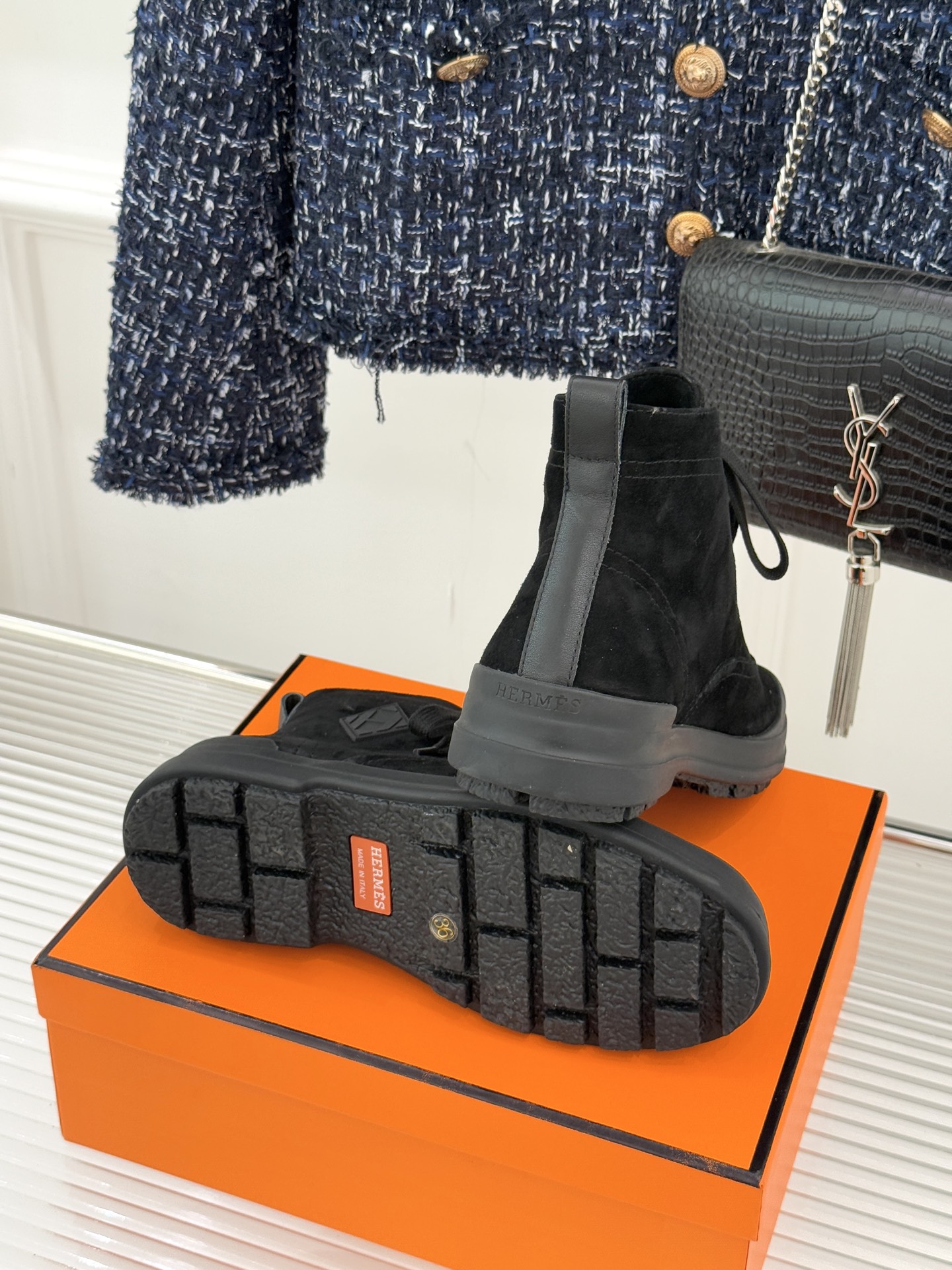 Hermès/爱马仕25WF新品Kooler休闲短靴这双短靴是时尚与舒适的完美杰作系带设计巧妙又独特 不