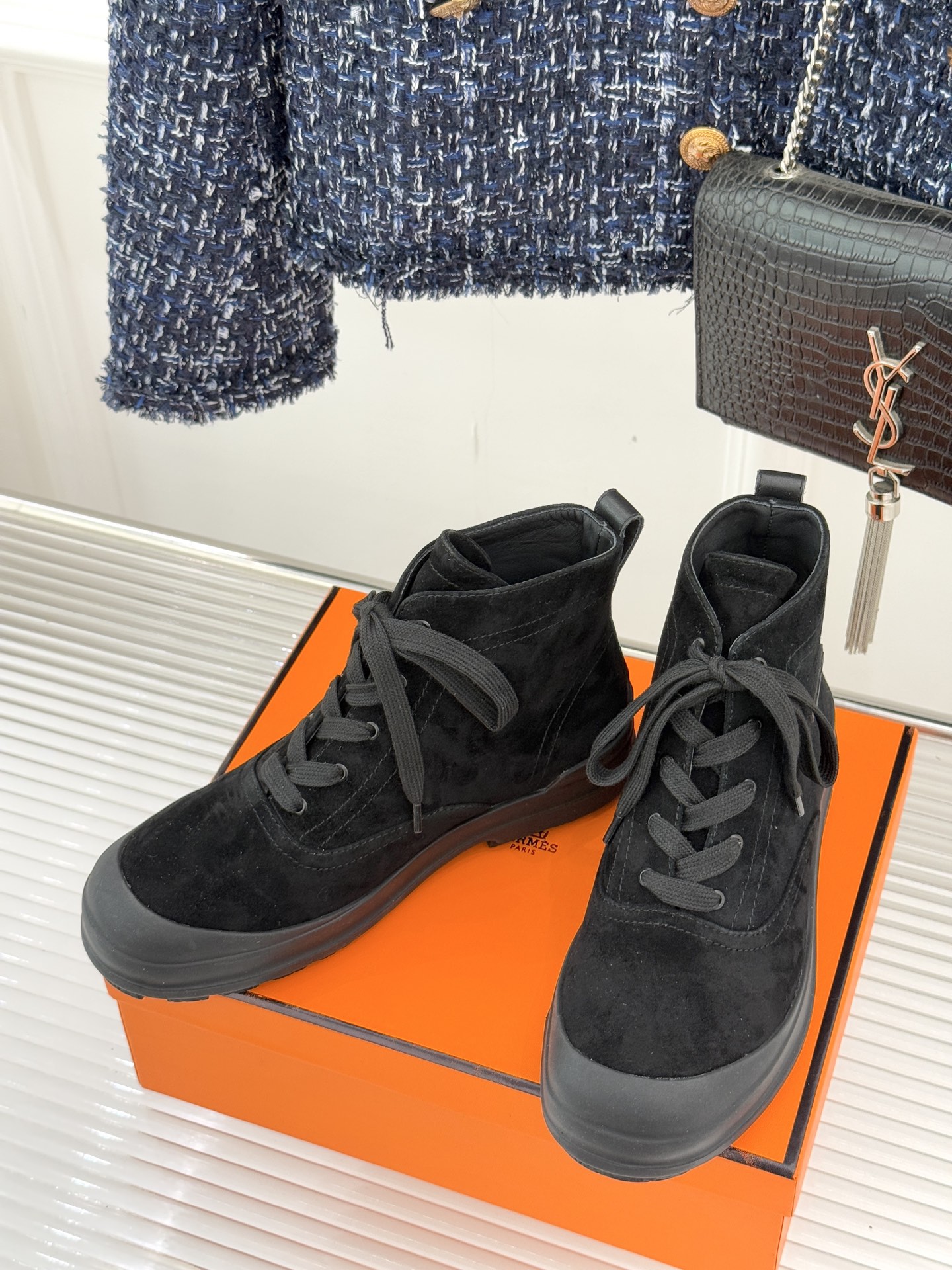Hermès/爱马仕25WF新品Kooler休闲短靴这双短靴是时尚与舒适的完美杰作系带设计巧妙又独特 不
