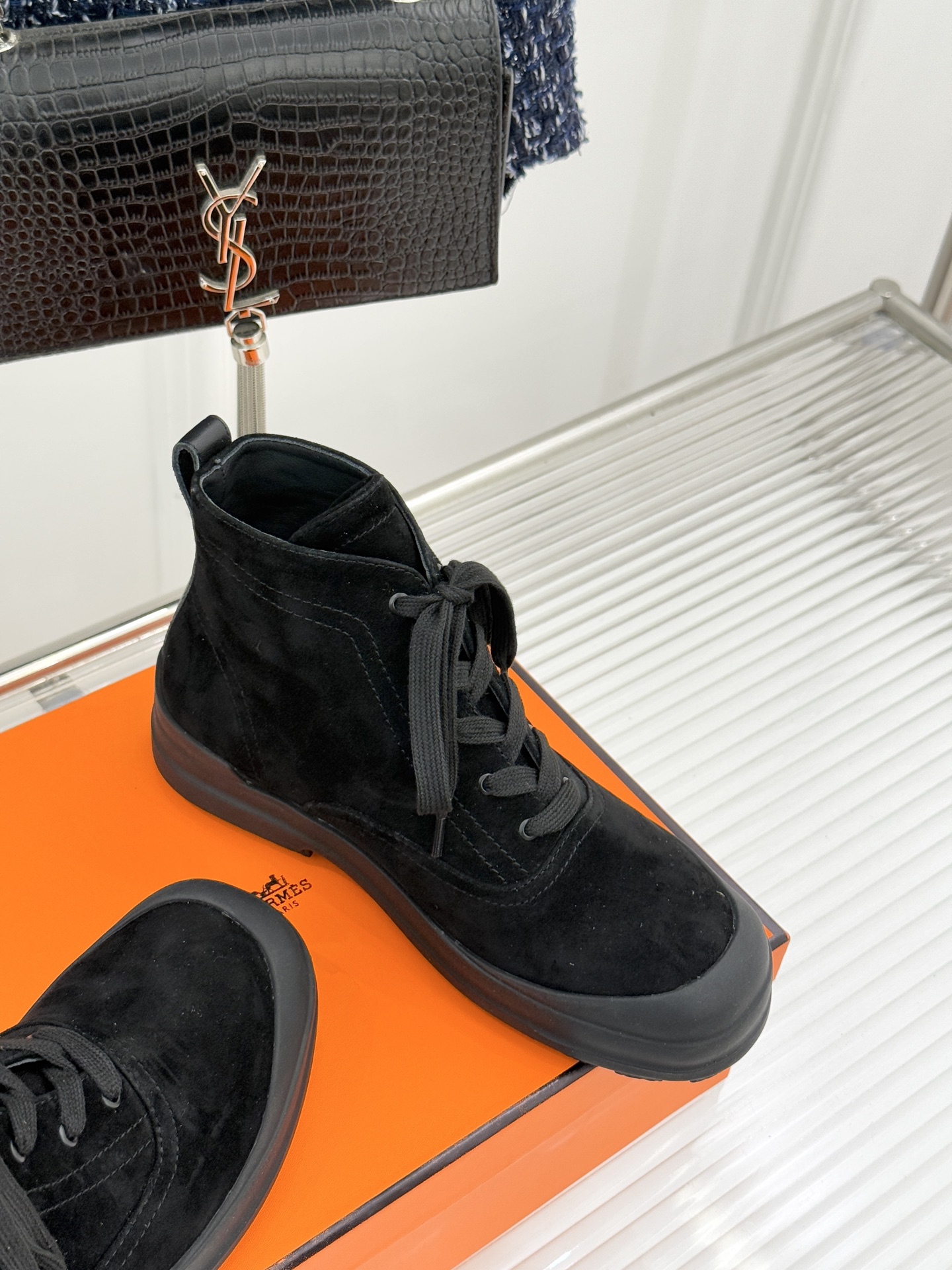Hermès/爱马仕25WF新品Kooler休闲短靴这双短靴是时尚与舒适的完美杰作系带设计巧妙又独特 不