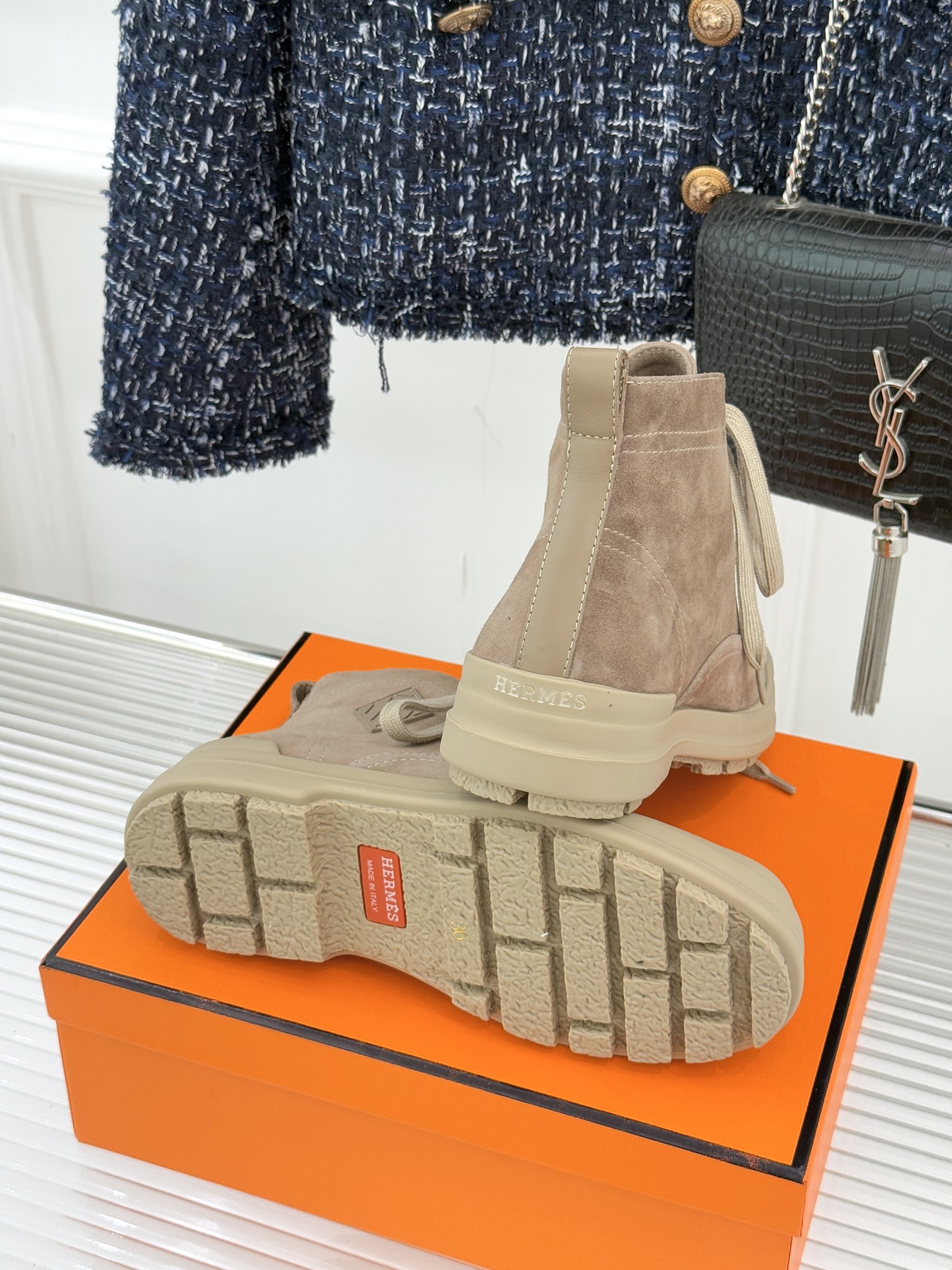 Hermès/爱马仕25WF新品Kooler休闲短靴这双短靴是时尚与舒适的完美杰作系带设计巧妙又独特 不