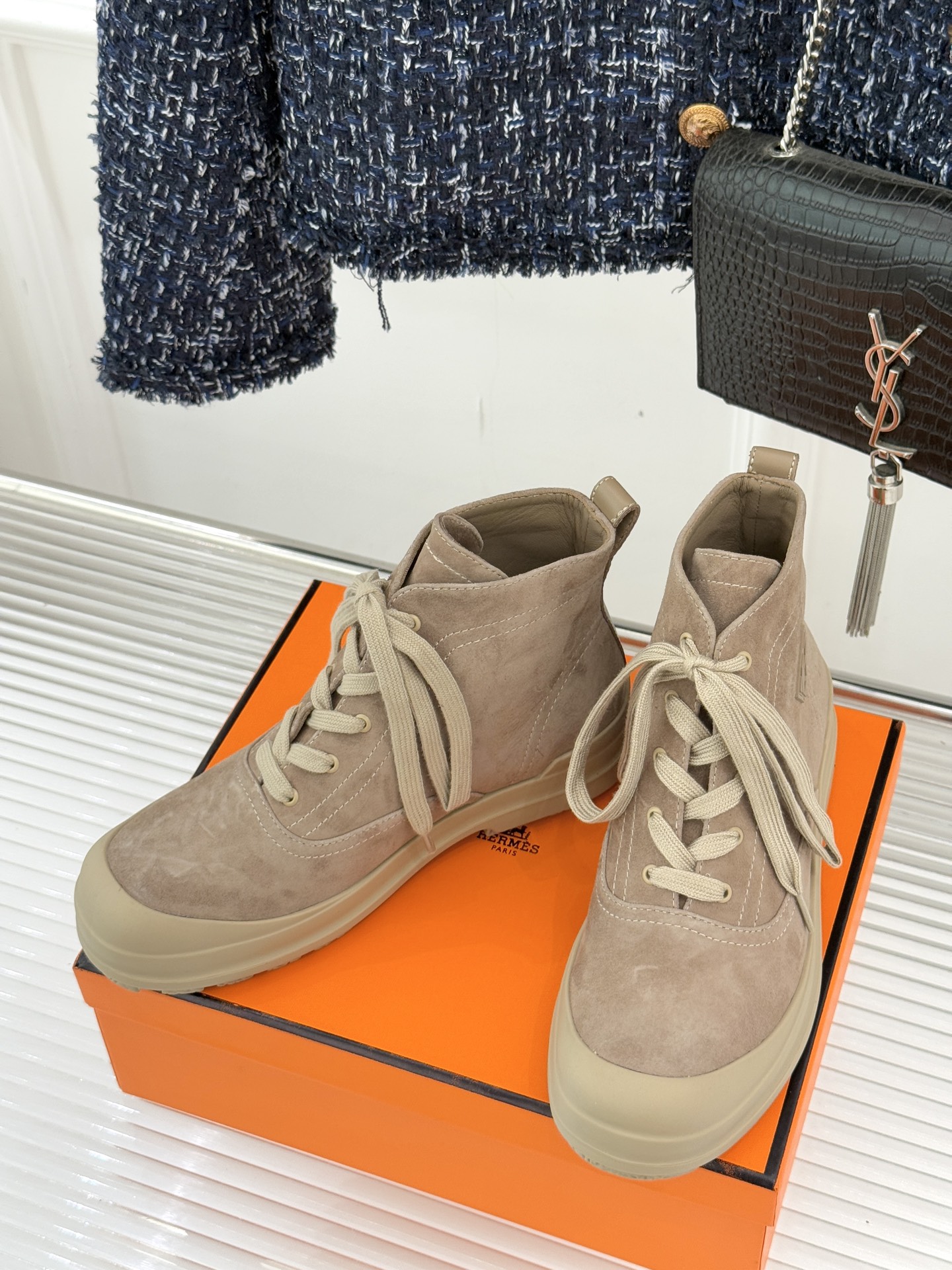 Hermès/爱马仕25WF新品Kooler休闲短靴这双短靴是时尚与舒适的完美杰作系带设计巧妙又独特 不
