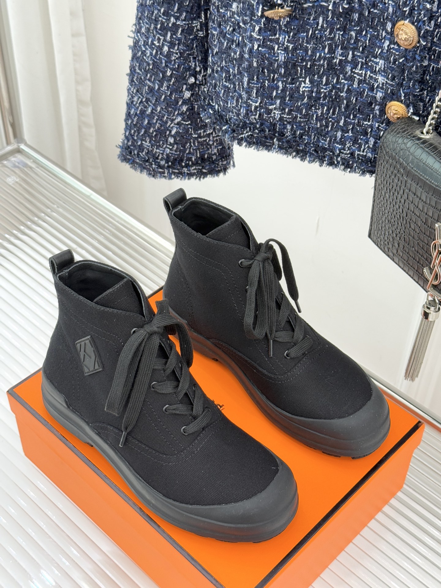 Hermès/爱马仕25WF新品Kooler休闲短靴这双短靴是时尚与舒适的完美杰作系带设计巧妙又独特 不