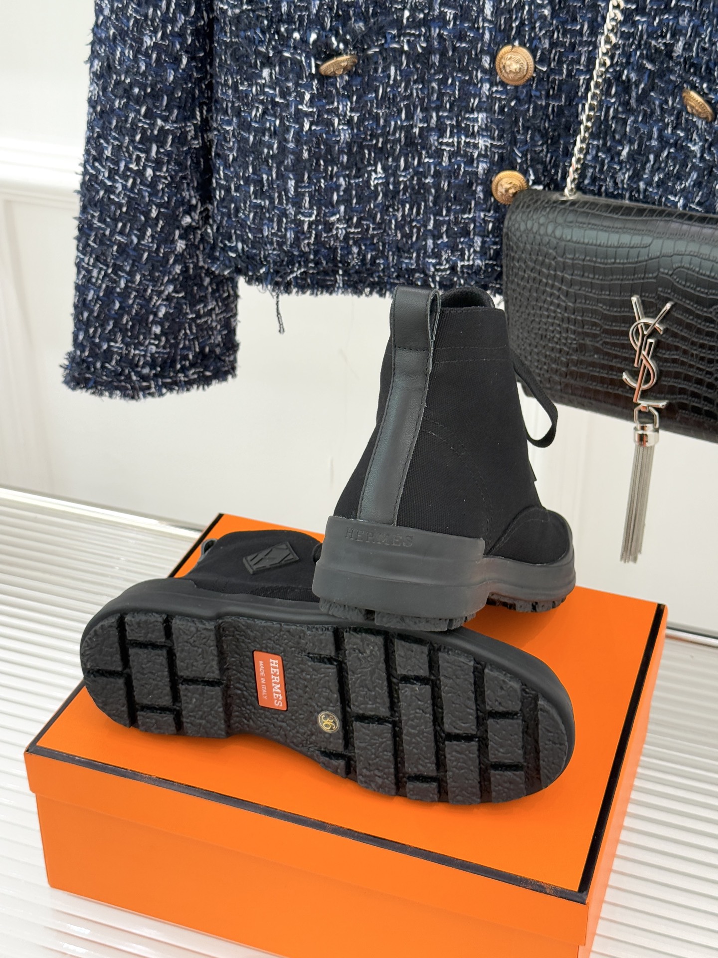 Hermès/爱马仕25WF新品Kooler休闲短靴这双短靴是时尚与舒适的完美杰作系带设计巧妙又独特 不