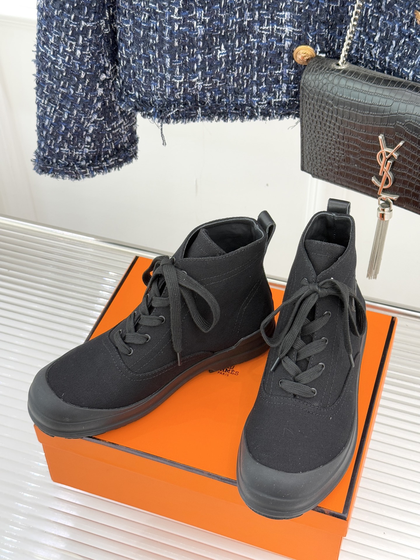 Hermès/爱马仕25WF新品Kooler休闲短靴这双短靴是时尚与舒适的完美杰作系带设计巧妙又独特 不