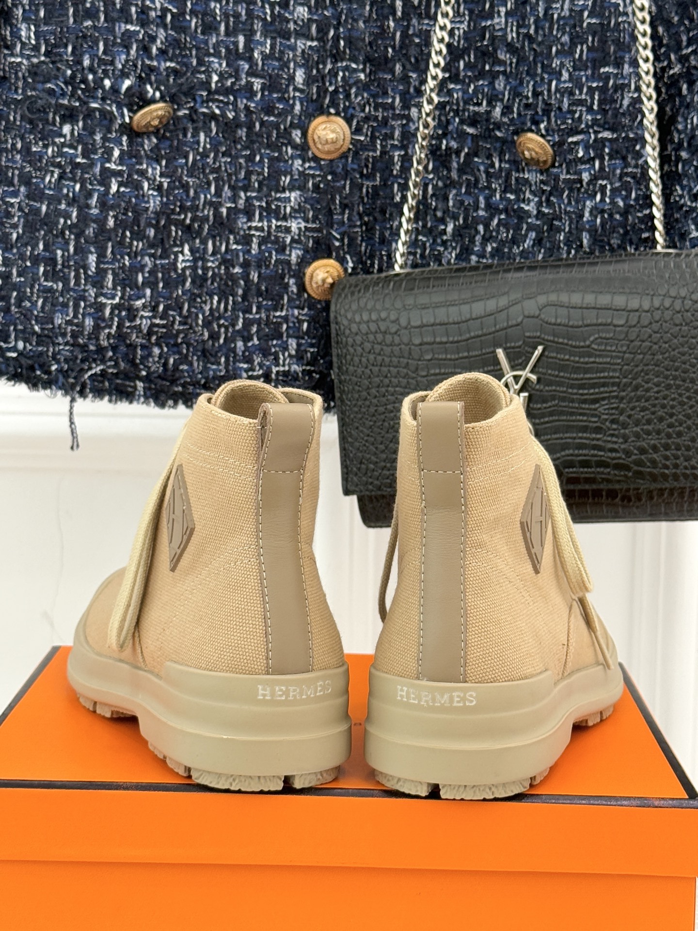 Hermès/爱马仕25WF新品Kooler休闲短靴这双短靴是时尚与舒适的完美杰作系带设计巧妙又独特 不