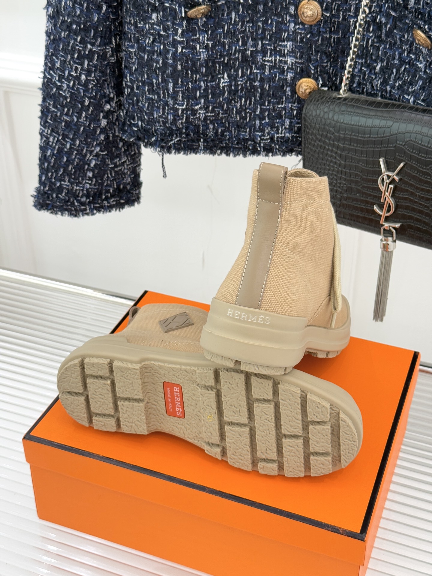 Hermès/爱马仕25WF新品Kooler休闲短靴这双短靴是时尚与舒适的完美杰作系带设计巧妙又独特 不