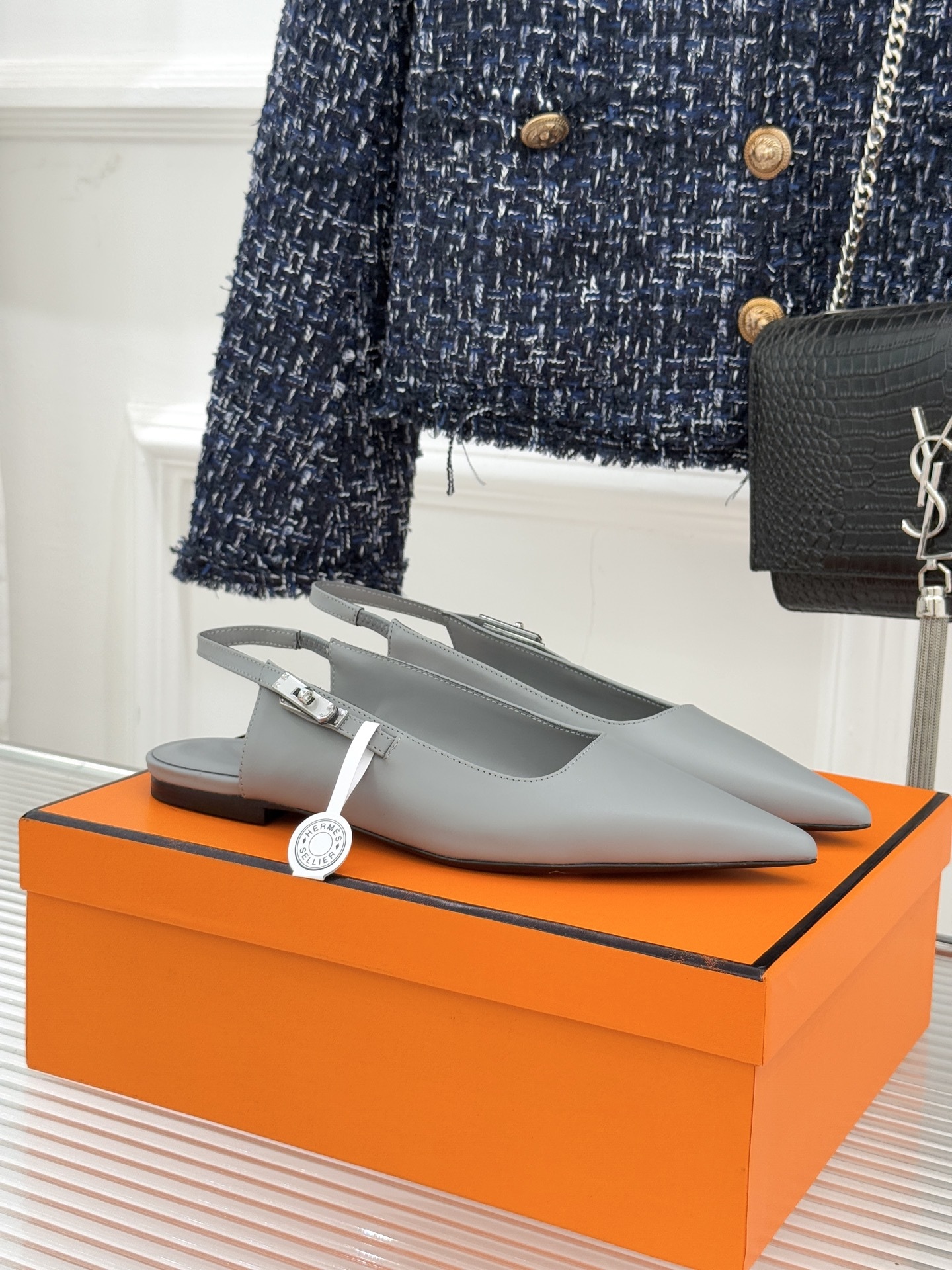 Hermès/爱马仕经典Kelly扣后空尖头平底凉鞋法式慵懒与奢华格调完美融合成为了众多时髦精的出街新宠