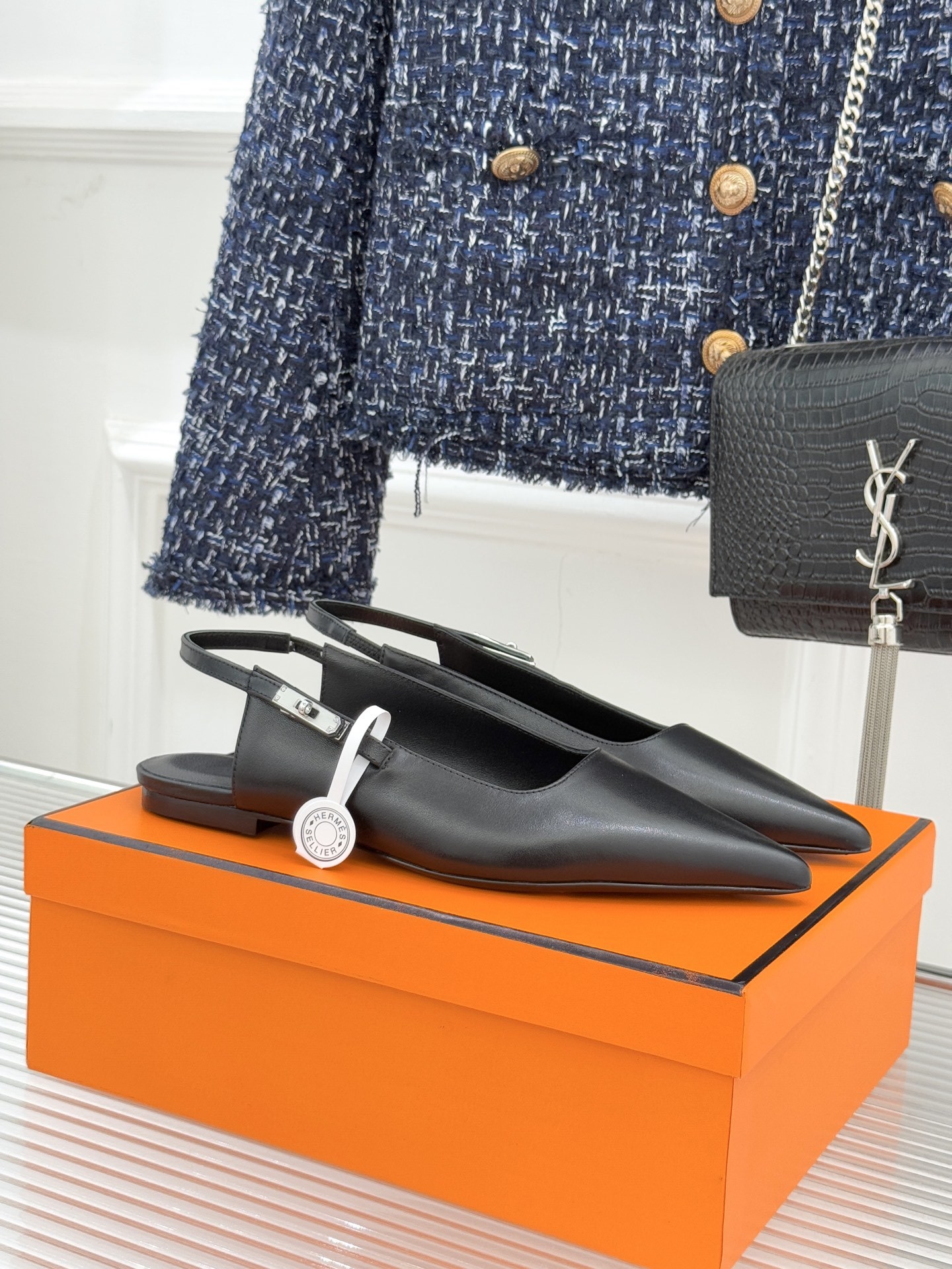 Hermès/爱马仕经典Kelly扣后空尖头平底凉鞋法式慵懒与奢华格调完美融合成为了众多时髦精的出街新宠