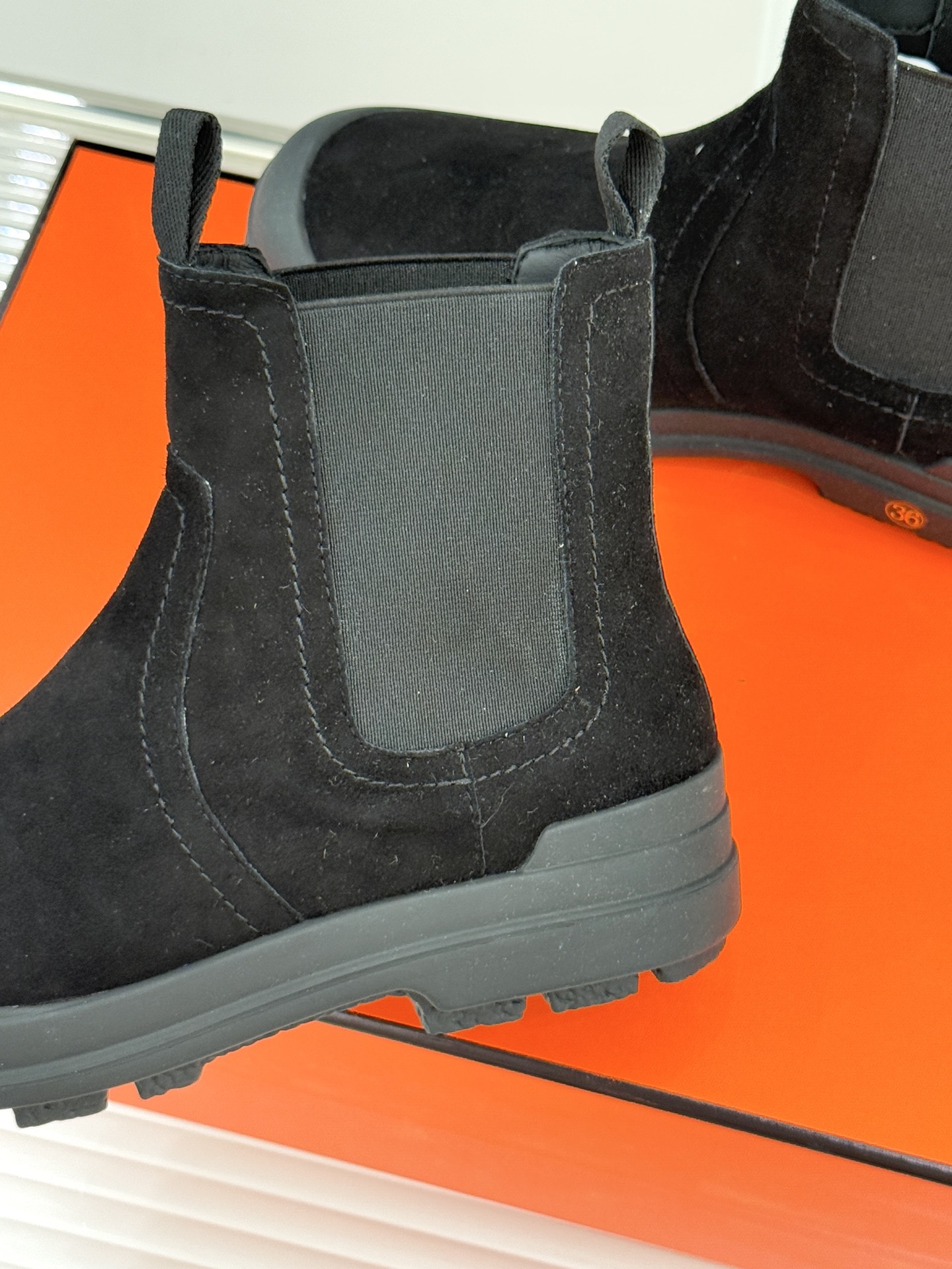 Hermès/爱马仕25WF新品复古切尔西休闲厚底短靴以「Au Galop」马术基因对话都市美学这款短靴