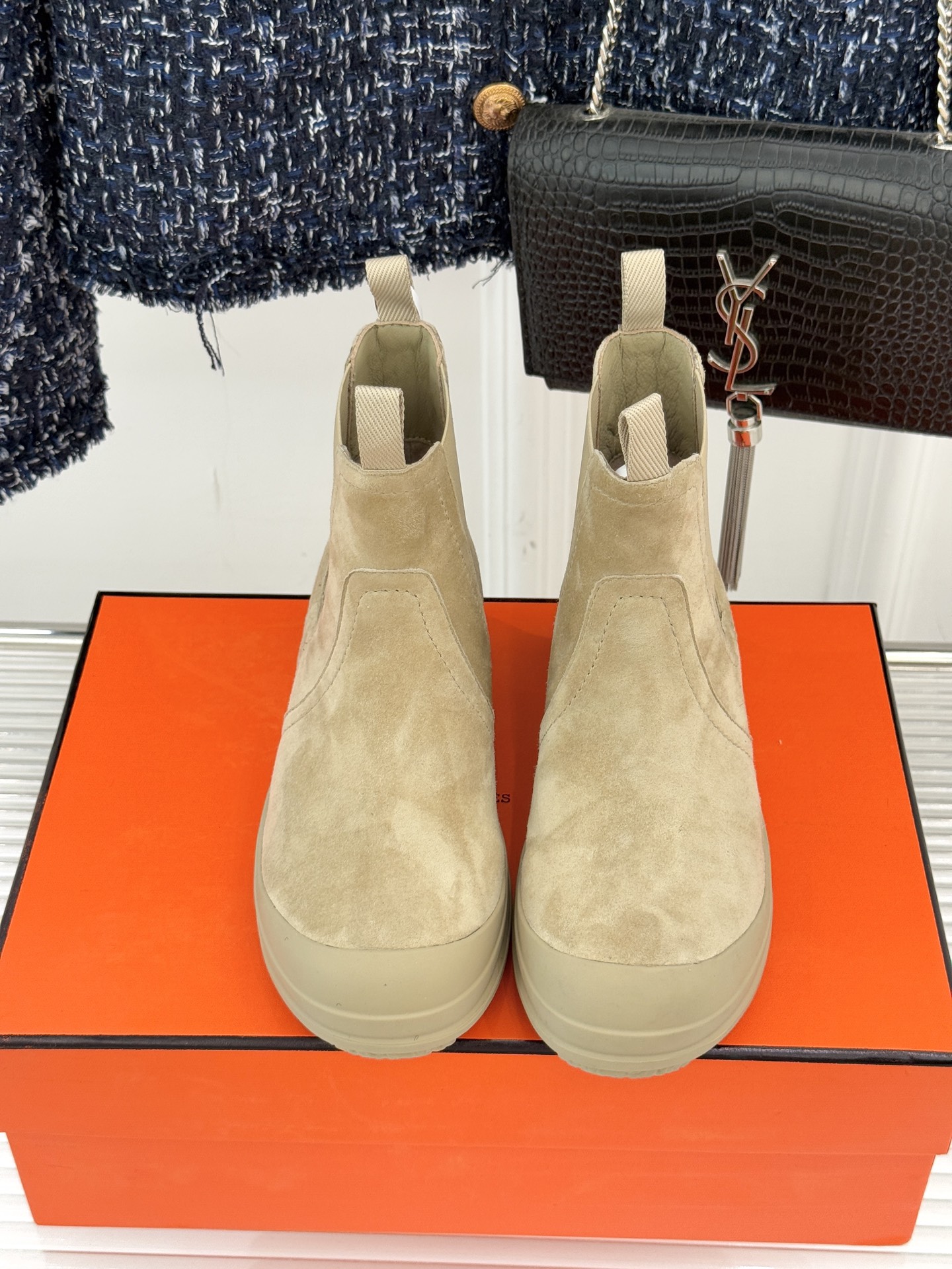 Hermès/爱马仕25WF新品复古切尔西休闲厚底短靴以「Au Galop」马术基因对话都市美学这款短靴