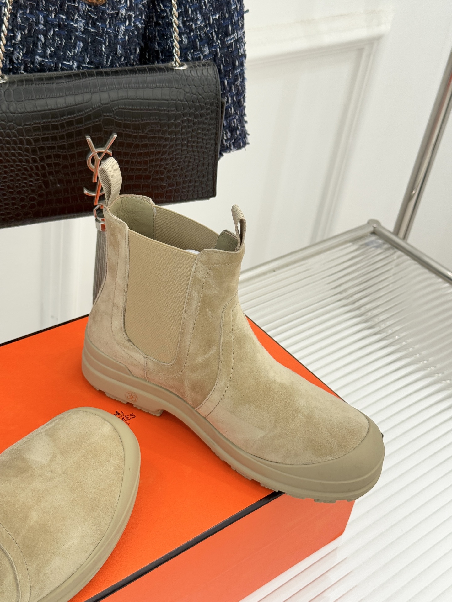 Hermès/爱马仕25WF新品复古切尔西休闲厚底短靴以「Au Galop」马术基因对话都市美学这款短靴