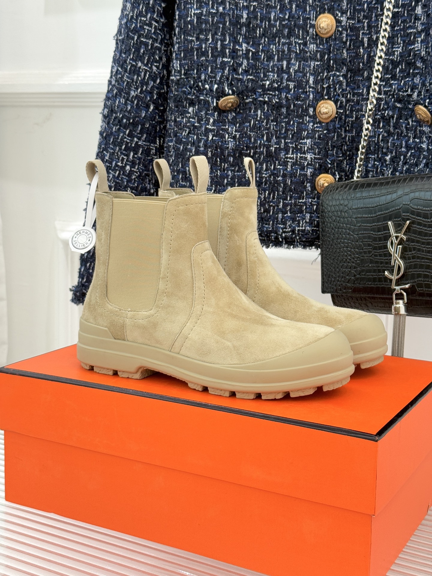 Hermès/爱马仕25WF新品复古切尔西休闲厚底短靴以「Au Galop」马术基因对话都市美学这款短靴