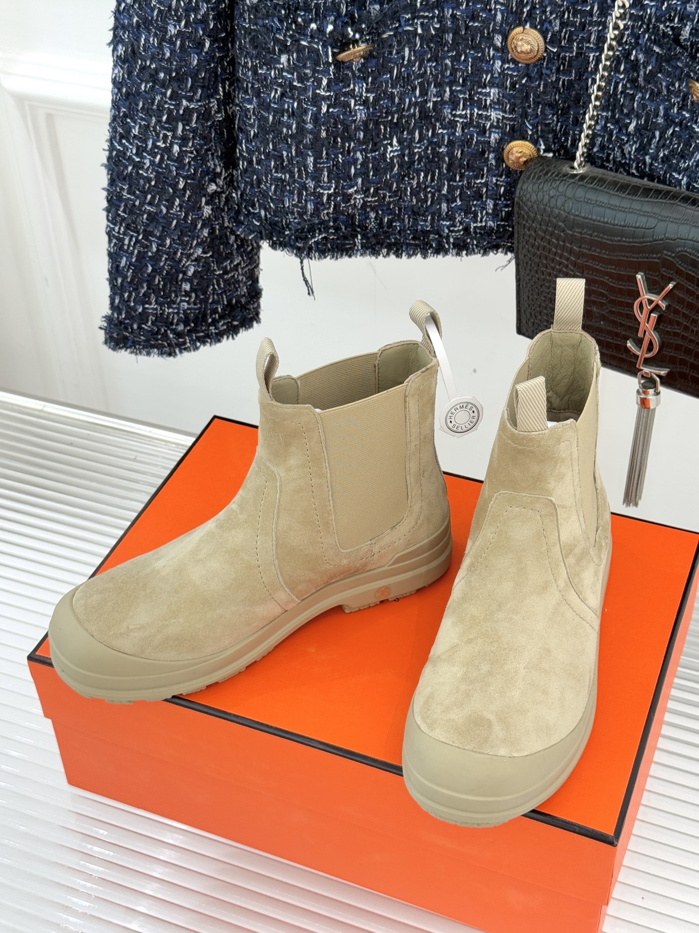 Hermès/爱马仕25WF新品复古切尔西休闲厚底短靴以「Au Galop」马术基因对话都市美学这款短靴