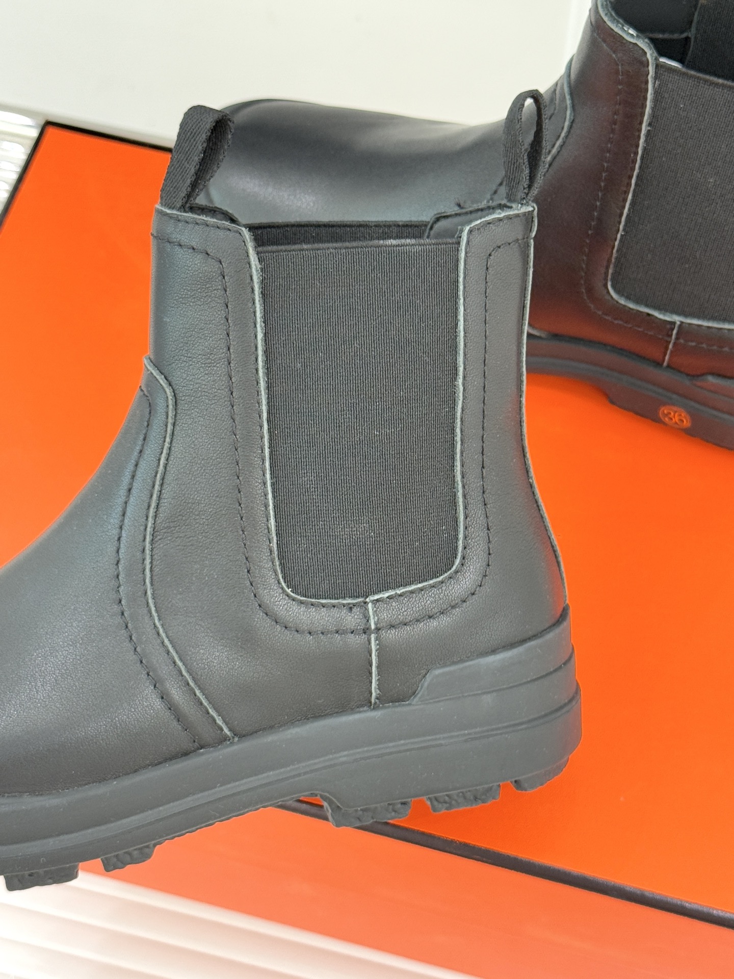 Hermès/爱马仕25WF新品复古切尔西休闲厚底短靴以「Au Galop」马术基因对话都市美学这款短靴