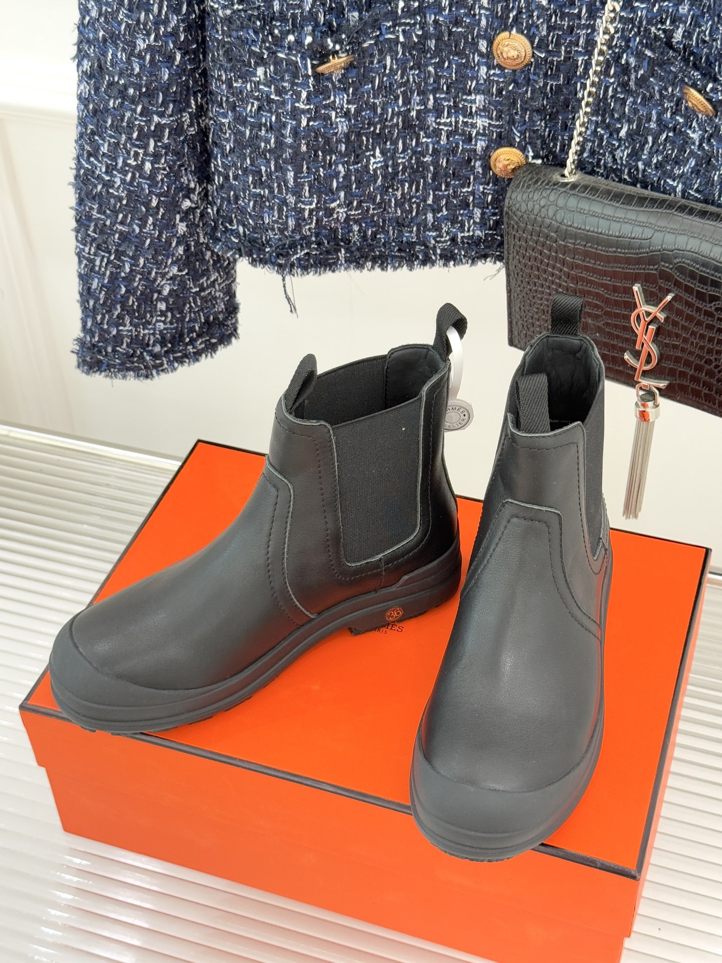 Hermès/爱马仕25WF新品复古切尔西休闲厚底短靴以「Au Galop」马术基因对话都市美学这款短靴