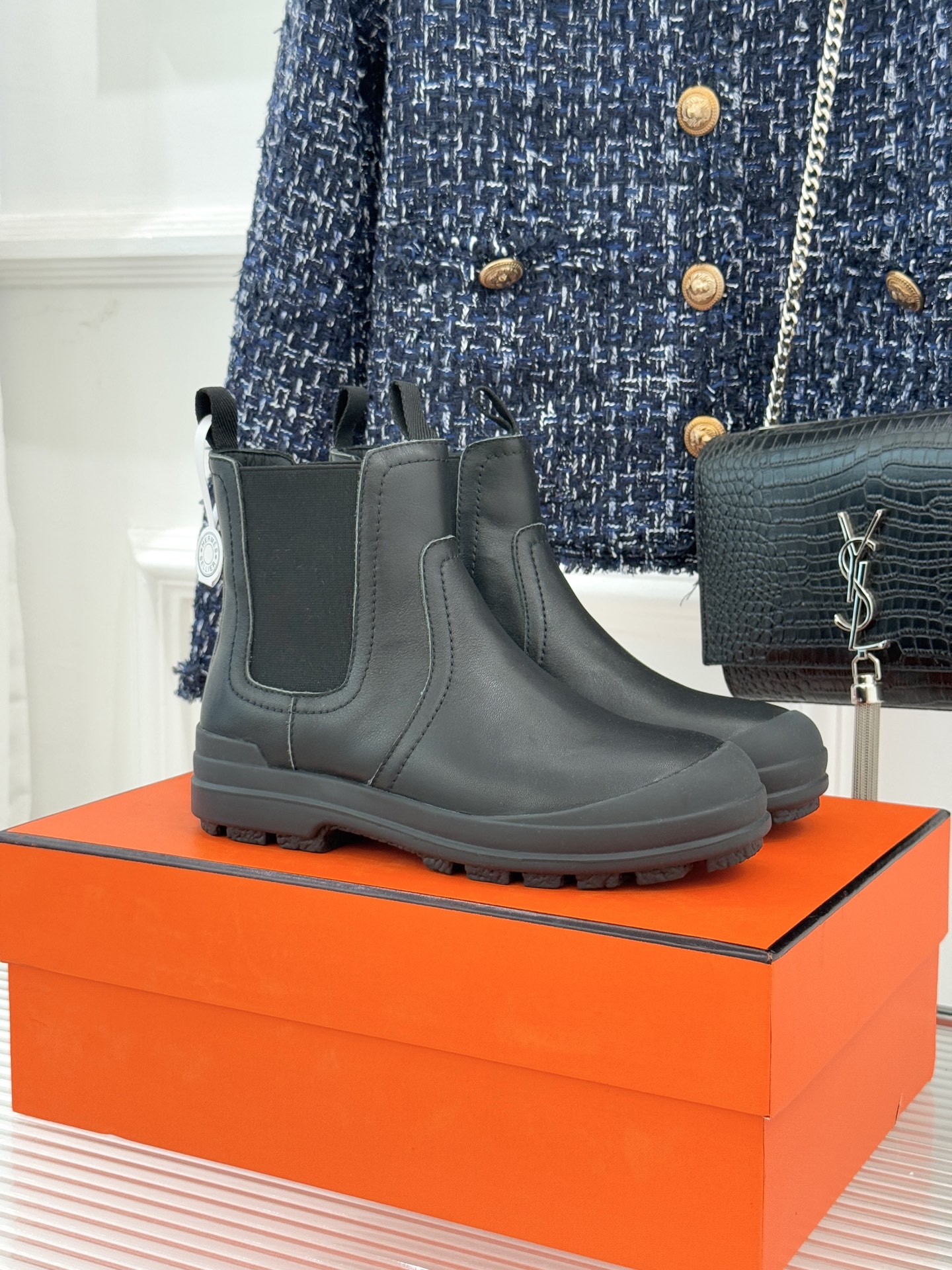 Hermès/爱马仕25WF新品复古切尔西休闲厚底短靴以「Au Galop」马术基因对话都市美学这款短靴