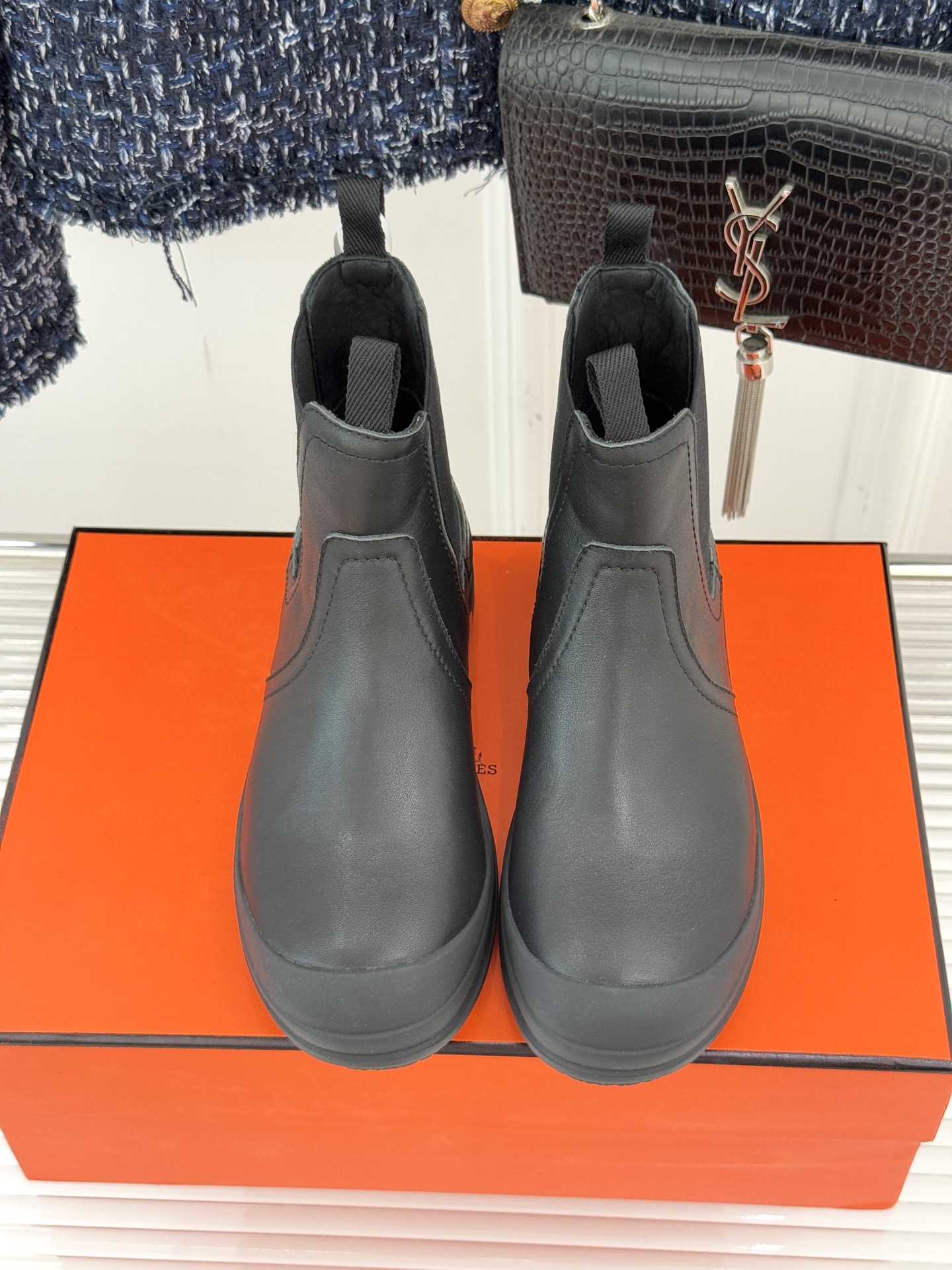 Hermès/爱马仕25WF新品复古切尔西休闲厚底短靴以「Au Galop」马术基因对话都市美学这款短靴