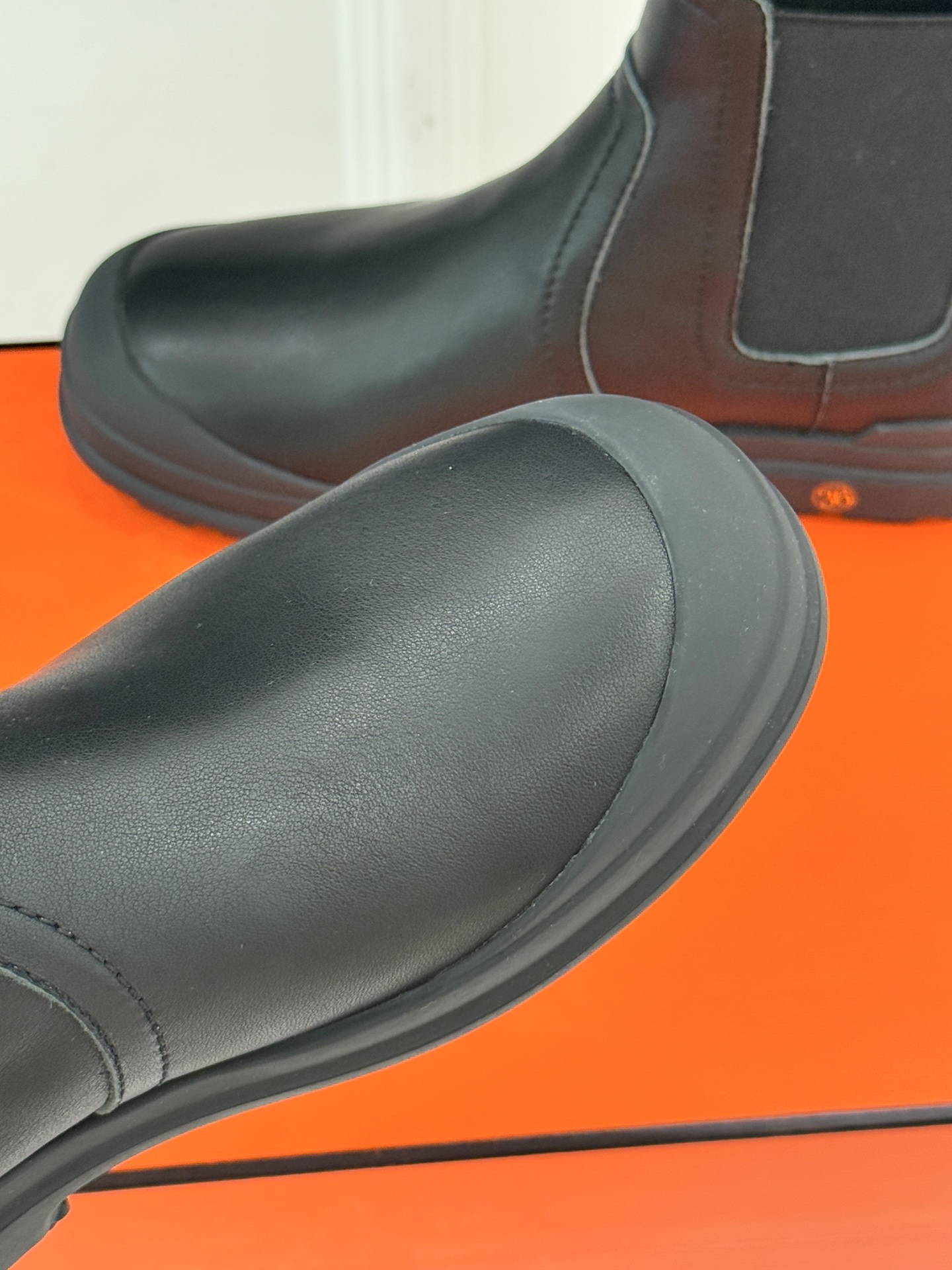 Hermès/爱马仕25WF新品复古切尔西休闲厚底短靴以「Au Galop」马术基因对话都市美学这款短靴