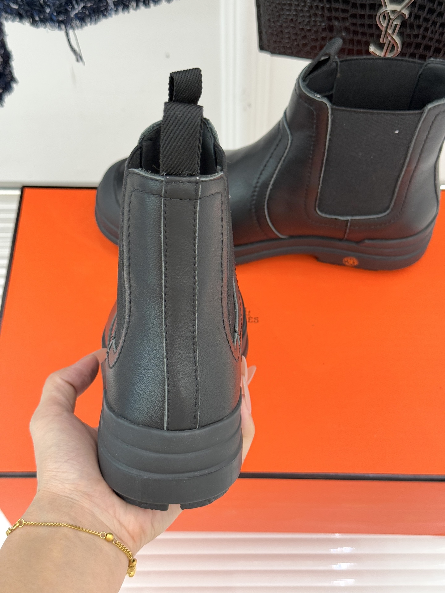 Hermès/爱马仕25WF新品复古切尔西休闲厚底短靴以「Au Galop」马术基因对话都市美学这款短靴