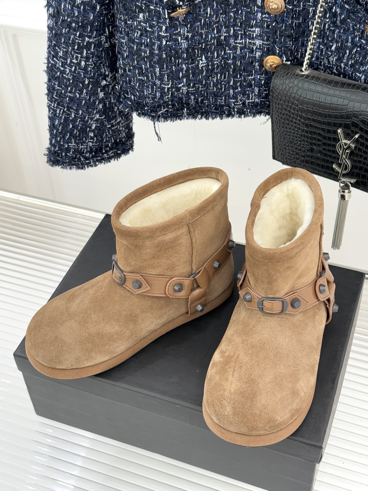 Balenciaga/巴黎世家25WF新品铆钉皮带厚底雪地靴当寒冬鞋履的实用主义遭遇Demna 标志性的