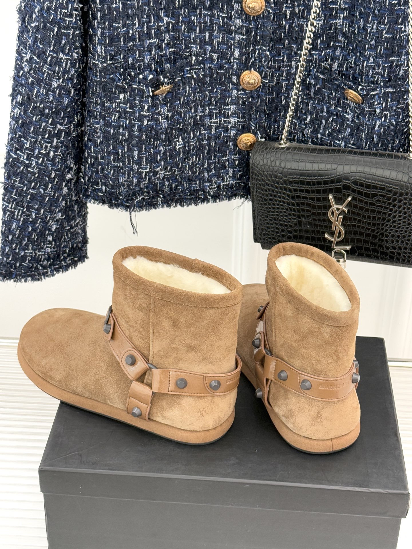 Balenciaga/巴黎世家25WF新品铆钉皮带厚底雪地靴当寒冬鞋履的实用主义遭遇Demna 标志性的