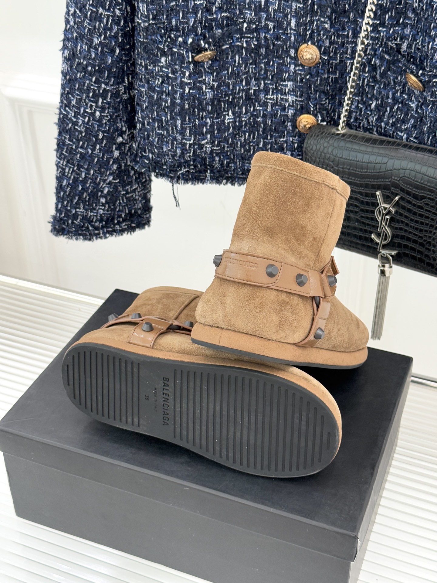 Balenciaga/巴黎世家25WF新品铆钉皮带厚底雪地靴当寒冬鞋履的实用主义遭遇Demna 标志性的