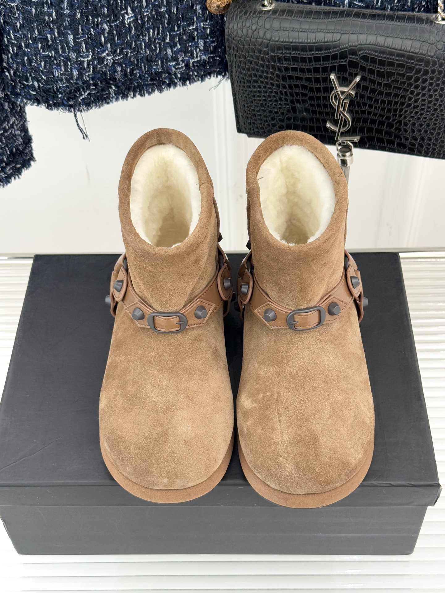 Balenciaga/巴黎世家25WF新品铆钉皮带厚底雪地靴当寒冬鞋履的实用主义遭遇Demna 标志性的