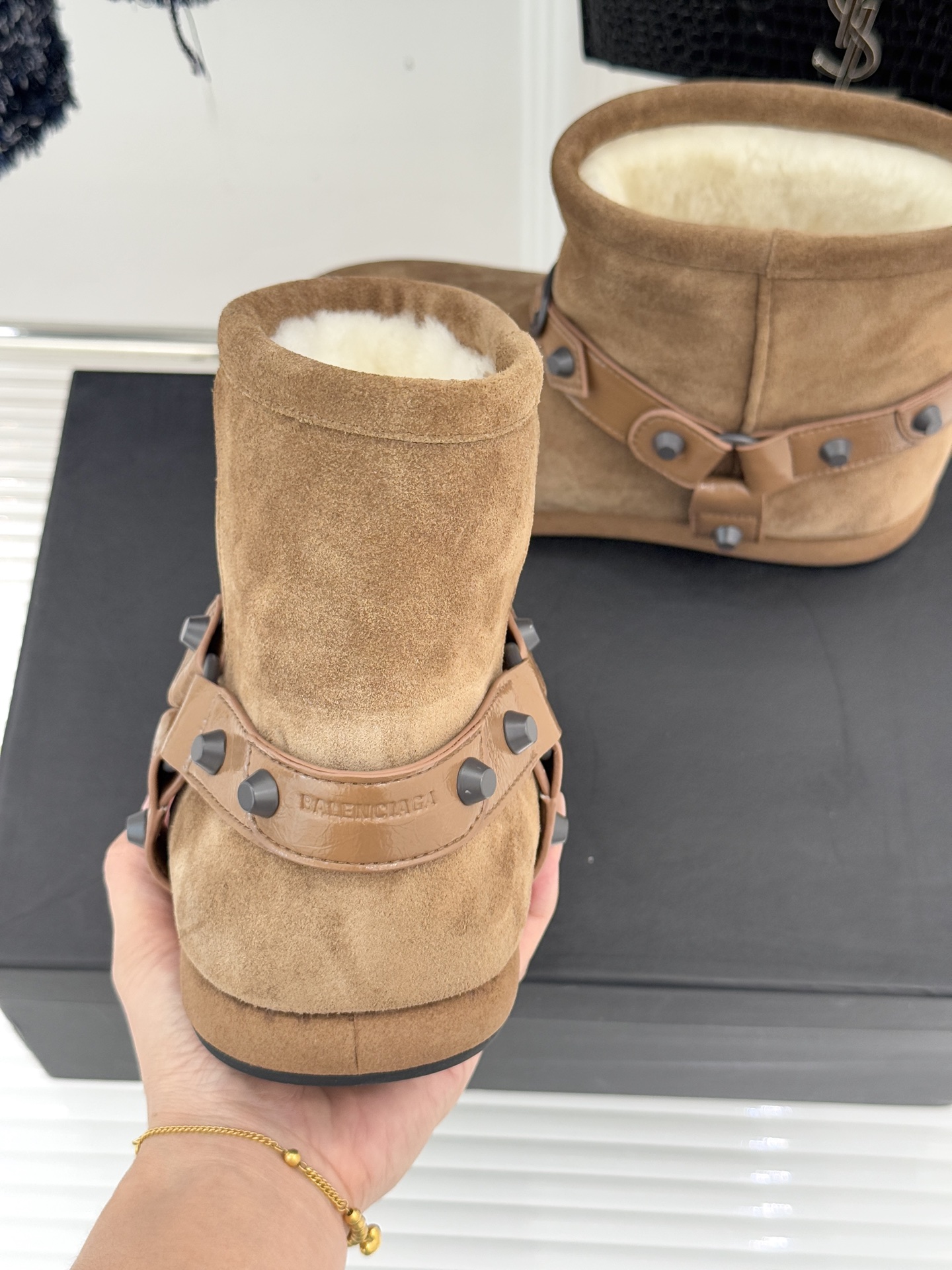 Balenciaga/巴黎世家25WF新品铆钉皮带厚底雪地靴当寒冬鞋履的实用主义遭遇Demna 标志性的