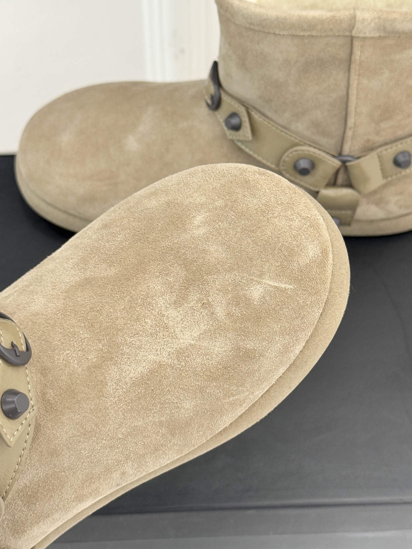 Balenciaga/巴黎世家25WF新品铆钉皮带厚底雪地靴当寒冬鞋履的实用主义遭遇Demna 标志性的