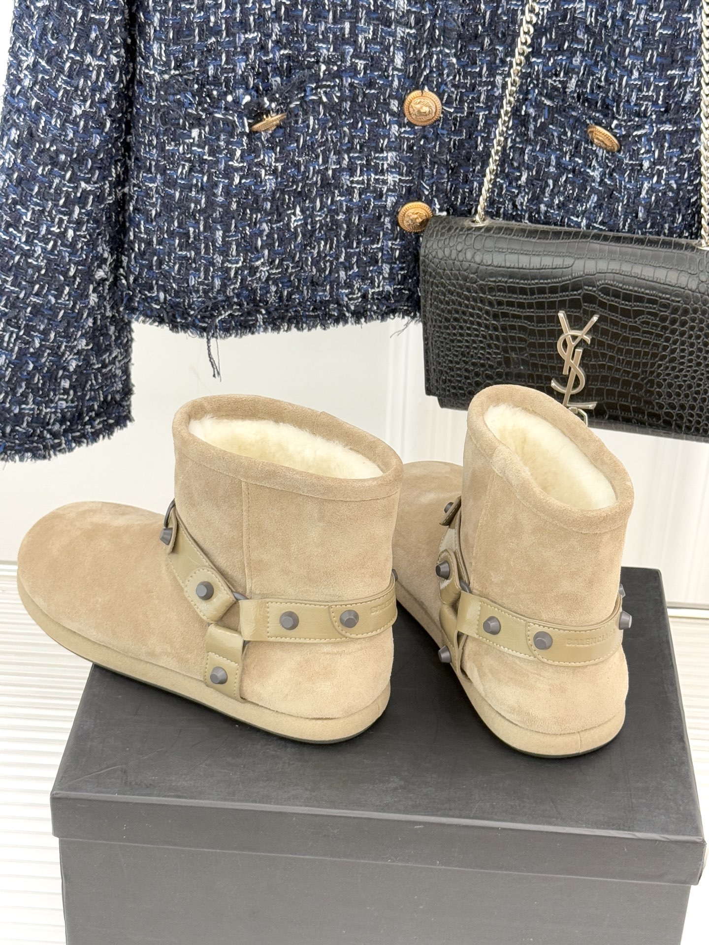 Balenciaga/巴黎世家25WF新品铆钉皮带厚底雪地靴当寒冬鞋履的实用主义遭遇Demna 标志性的