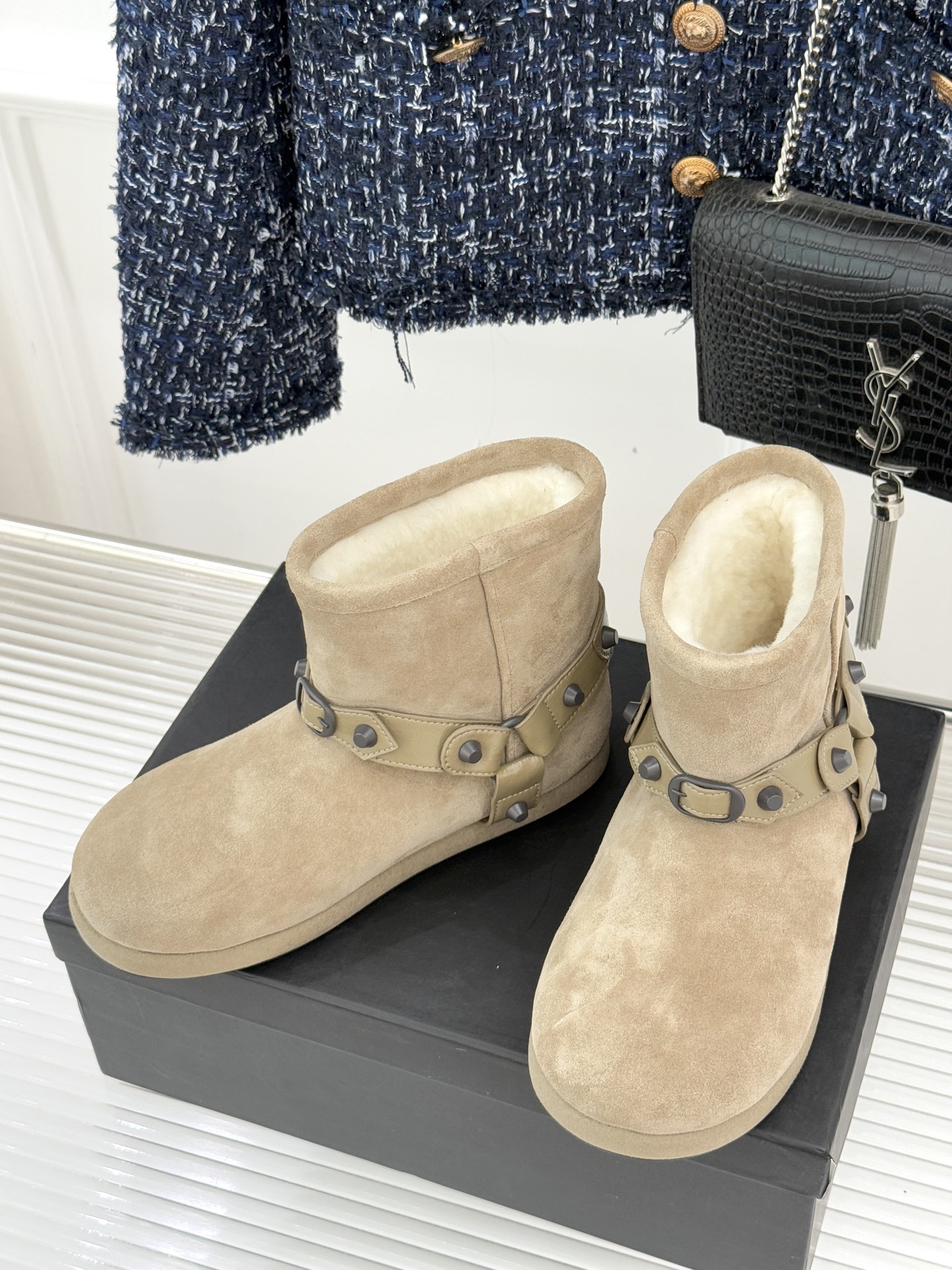 Balenciaga/巴黎世家25WF新品铆钉皮带厚底雪地靴当寒冬鞋履的实用主义遭遇Demna 标志性的