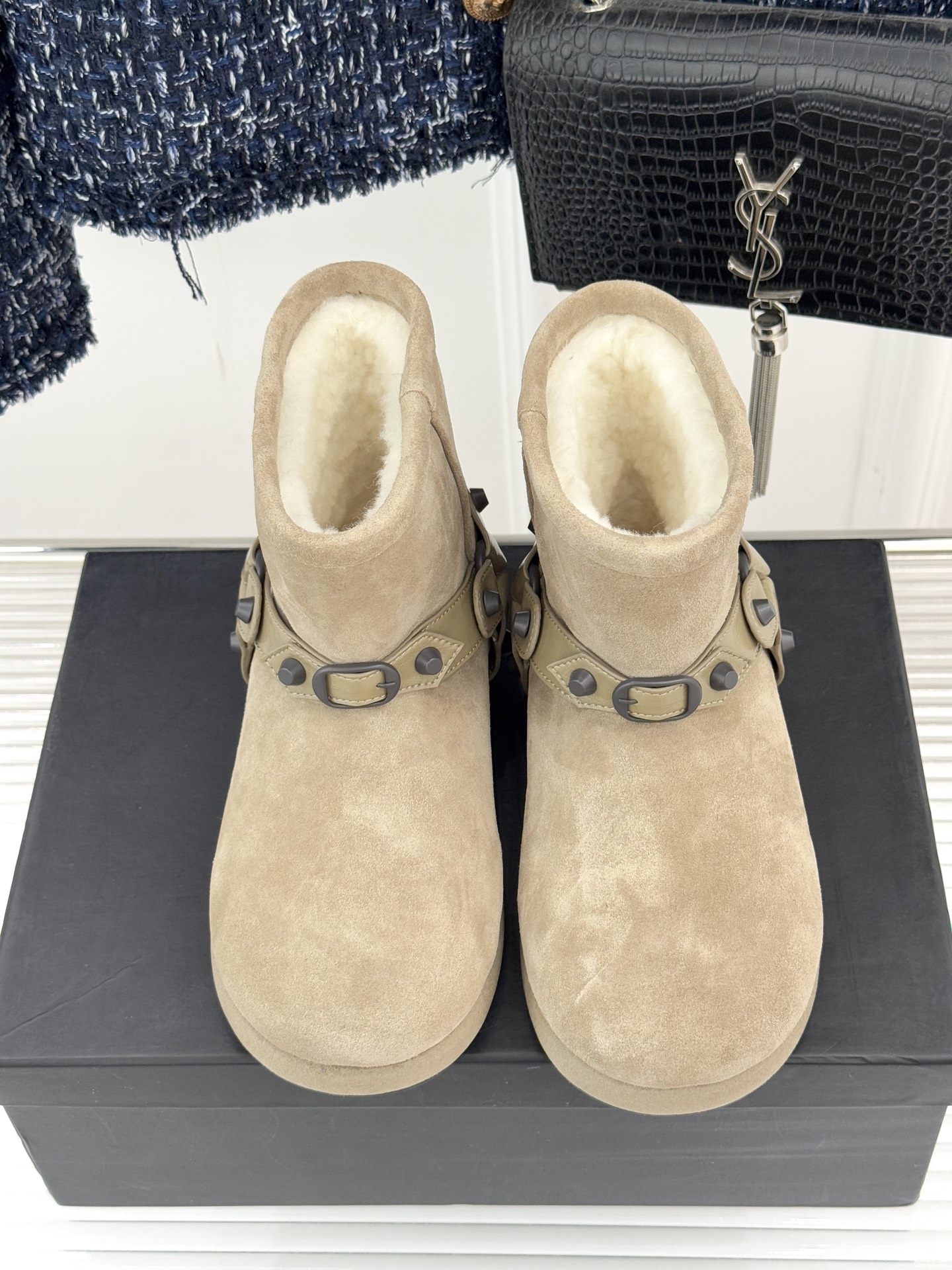 Balenciaga/巴黎世家25WF新品铆钉皮带厚底雪地靴当寒冬鞋履的实用主义遭遇Demna 标志性的