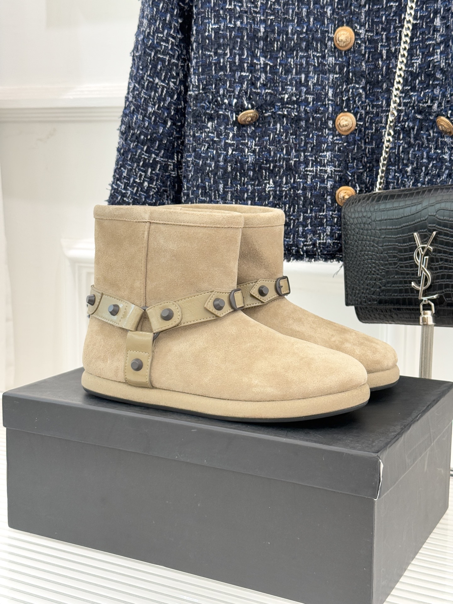 Balenciaga/巴黎世家25WF新品铆钉皮带厚底雪地靴当寒冬鞋履的实用主义遭遇Demna 标志性的