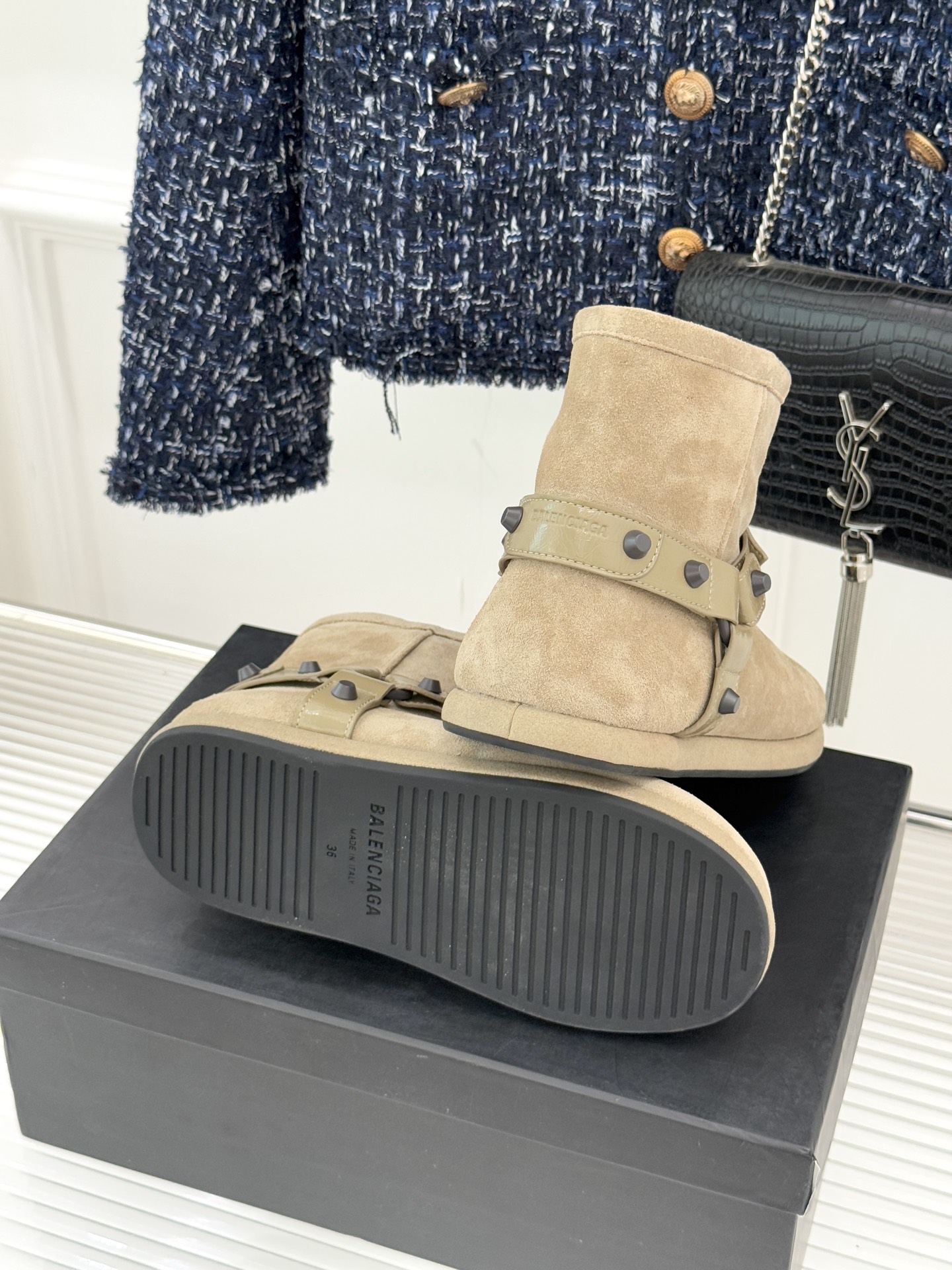 Balenciaga/巴黎世家25WF新品铆钉皮带厚底雪地靴当寒冬鞋履的实用主义遭遇Demna 标志性的