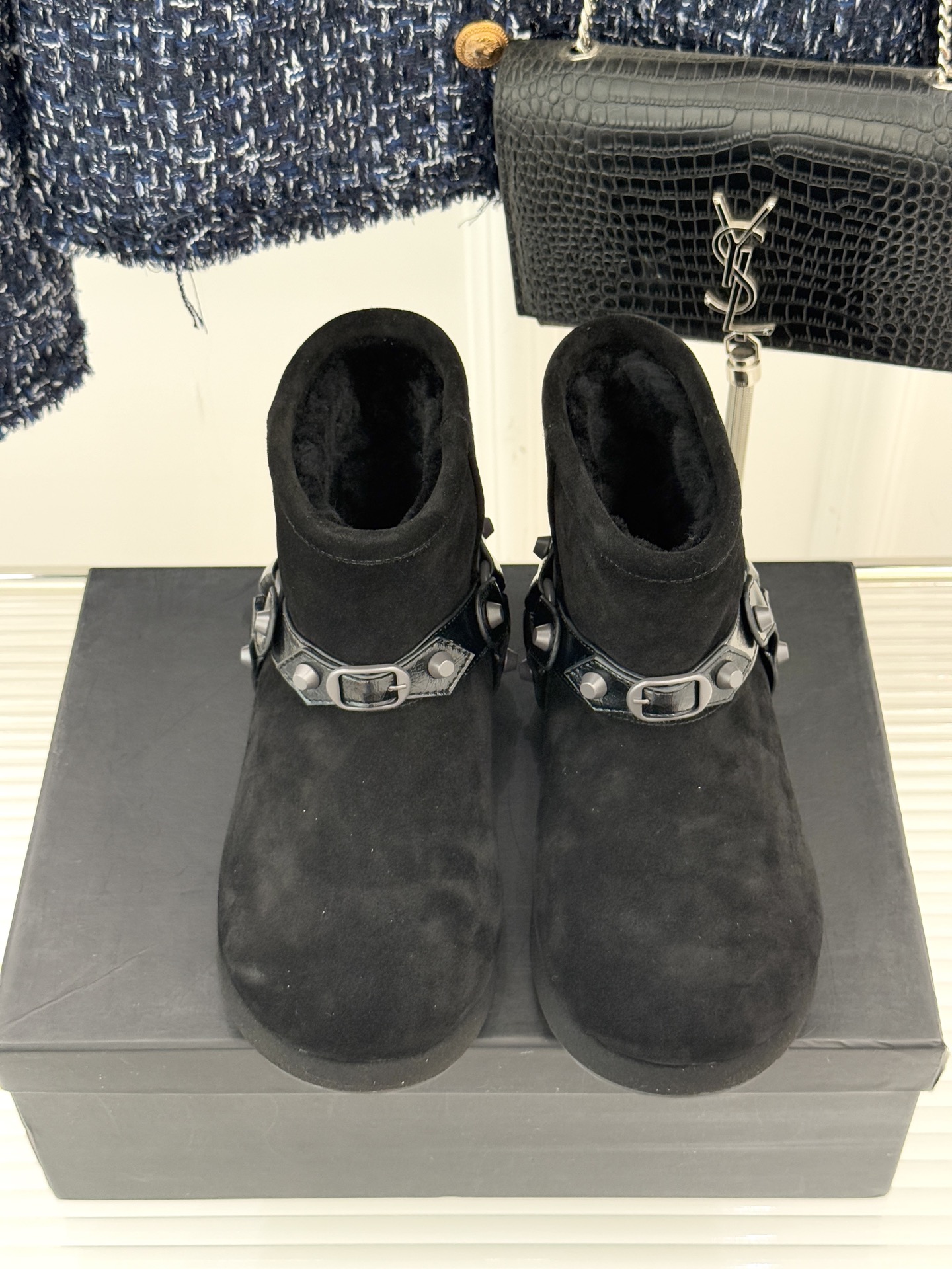 Balenciaga/巴黎世家25WF新品铆钉皮带厚底雪地靴当寒冬鞋履的实用主义遭遇Demna 标志性的