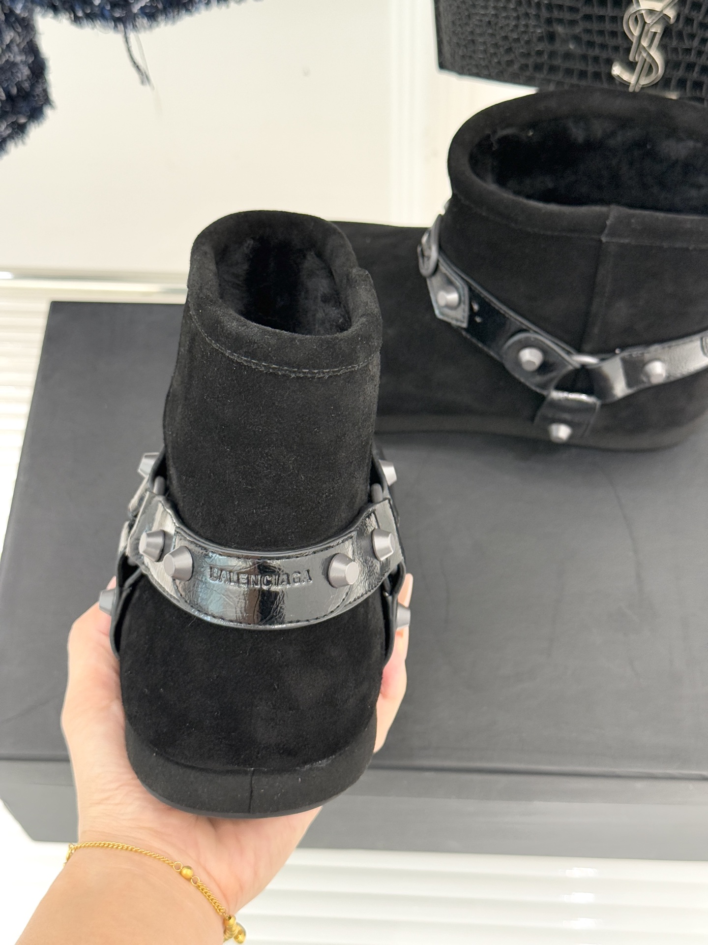 Balenciaga/巴黎世家25WF新品铆钉皮带厚底雪地靴当寒冬鞋履的实用主义遭遇Demna 标志性的