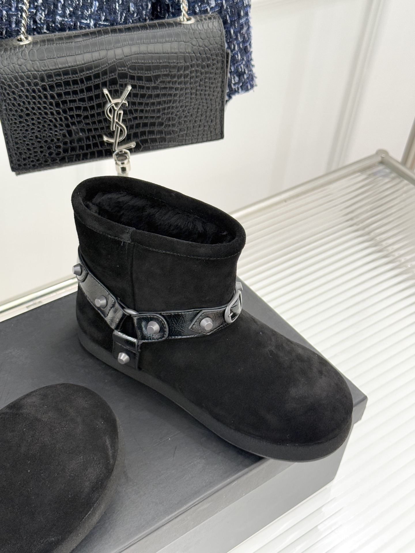 Balenciaga/巴黎世家25WF新品铆钉皮带厚底雪地靴当寒冬鞋履的实用主义遭遇Demna 标志性的