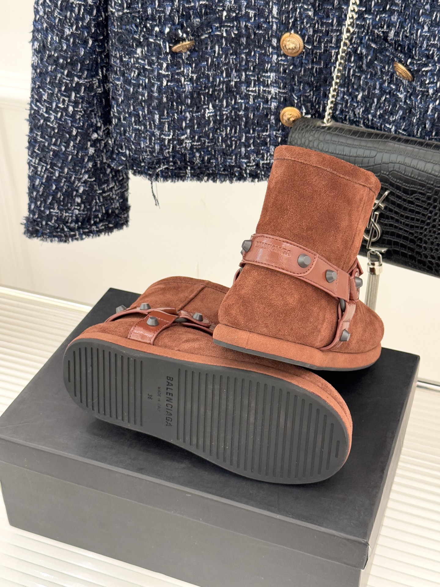 Balenciaga/巴黎世家25WF新品铆钉皮带厚底雪地靴当寒冬鞋履的实用主义遭遇Demna 标志性的