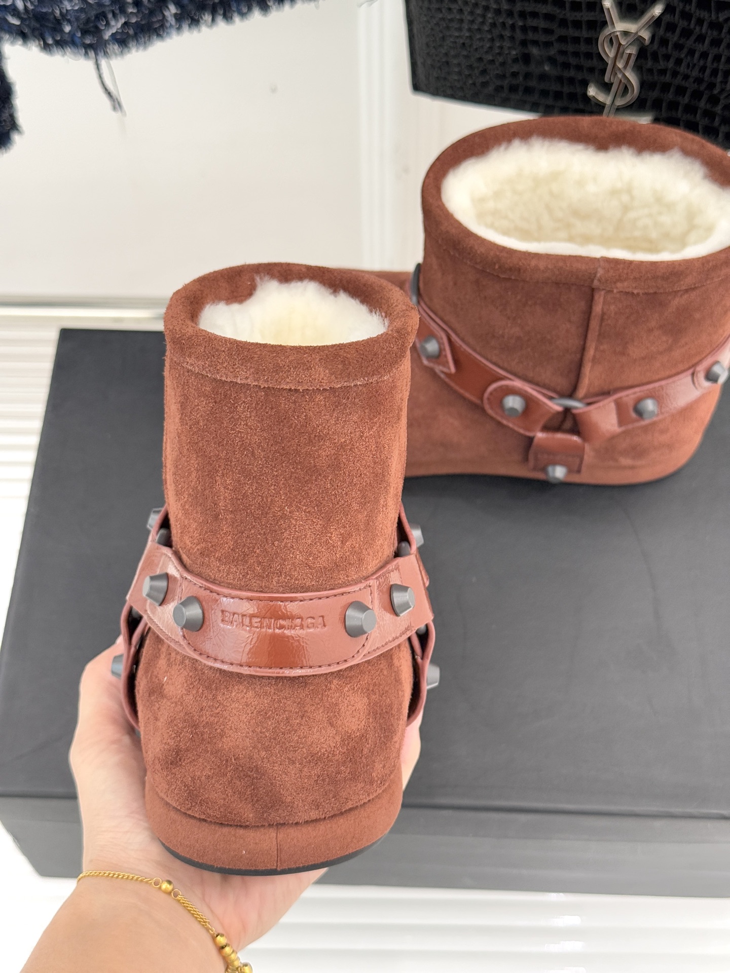 Balenciaga/巴黎世家25WF新品铆钉皮带厚底雪地靴当寒冬鞋履的实用主义遭遇Demna 标志性的