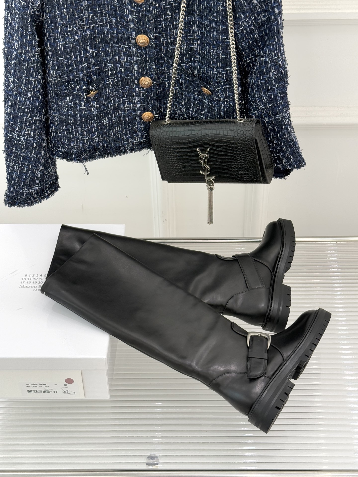 MaisonMargiela/MM6经典复古皮带扣分趾靴系列当15世纪日本「足袋」的东方基因，邂逅中世纪