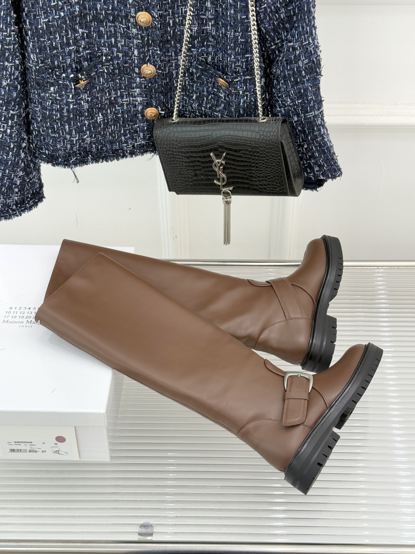 MaisonMargiela/MM6经典复古皮带扣分趾靴系列当15世纪日本「足袋」的东方基因，邂逅中世纪