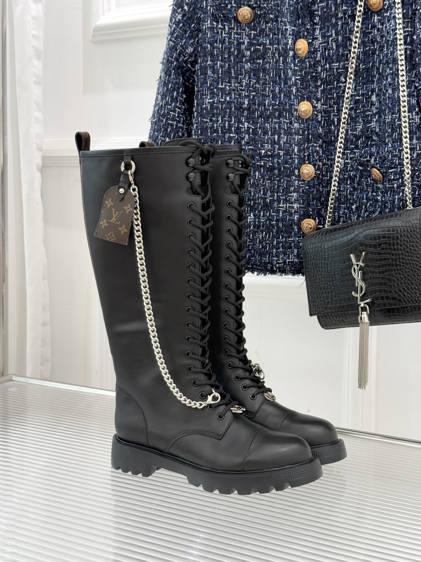 NO:562447,Donkey brand 25WF new autumn and winter chain strap thick-soled boots. The fabric is made of original calfskin. The inner tiptoe is made of sheepskin. The original molded custom anti-slip outsole size35-41 [40/41 customization], boots, louis vuitton, boots, cowhide, sheepskin19860909驴牌25WF秋冬新品链条绑带厚底长靴 面料采用原版小牛皮 内里踮脚均为羊皮 原版开模定制防滑大底 size35-41 [40/41定制],靴子,louis vuitton,boots,cowhide,sheepskin,Women's Shoes