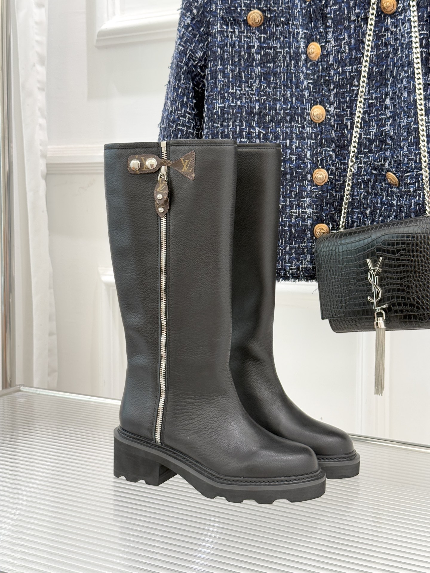 NO:562469,Donkey brand 25WF new autumn and winter side zipper thick-soled knight boots. The fabric is made of original calfskin. The inner tiptoe is made of sheepskin. The original molded custom anti-slip outsole size35-41 [40/41 customization], boots, louis vuitton, boots, cowhide, sheepskin19860909驴牌25WF秋冬新品侧拉链厚底骑士靴 面料采用原版小牛皮 内里踮脚均为羊皮 原版开模定制防滑大底 size35-41 [40/41定制],靴子,louis vuitton,boots,cowhide,sheepskin,Women's Shoes