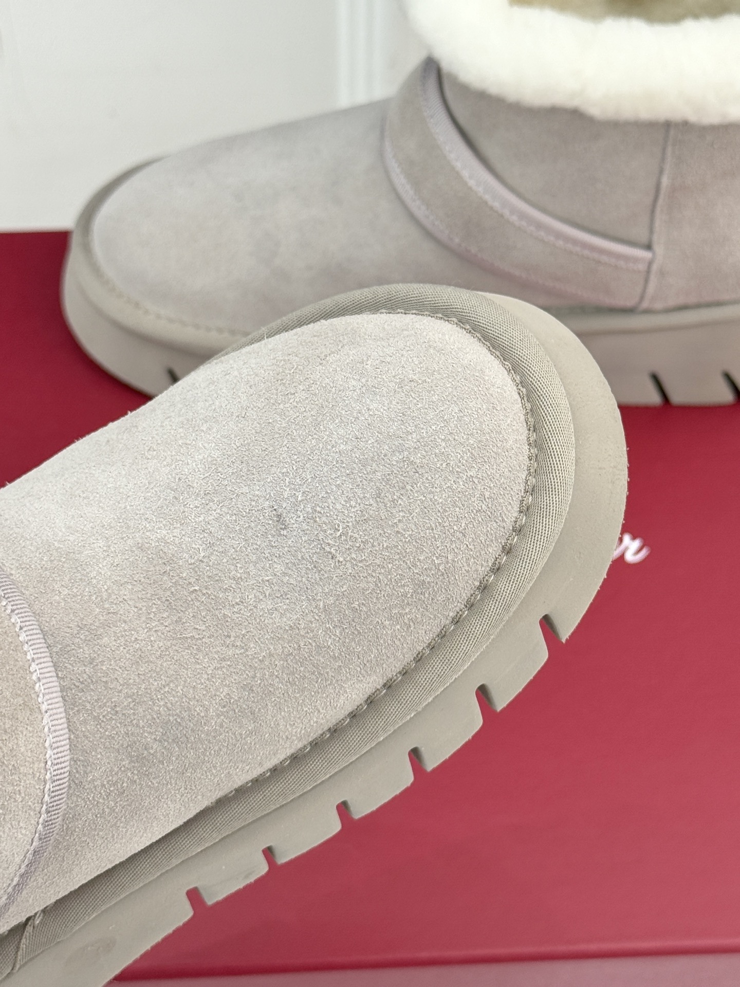 Roger vivier | RV25WF新品方钻扣厚底雪地靴标志性方形水钻扣是视觉焦点施华洛世奇钻饰星