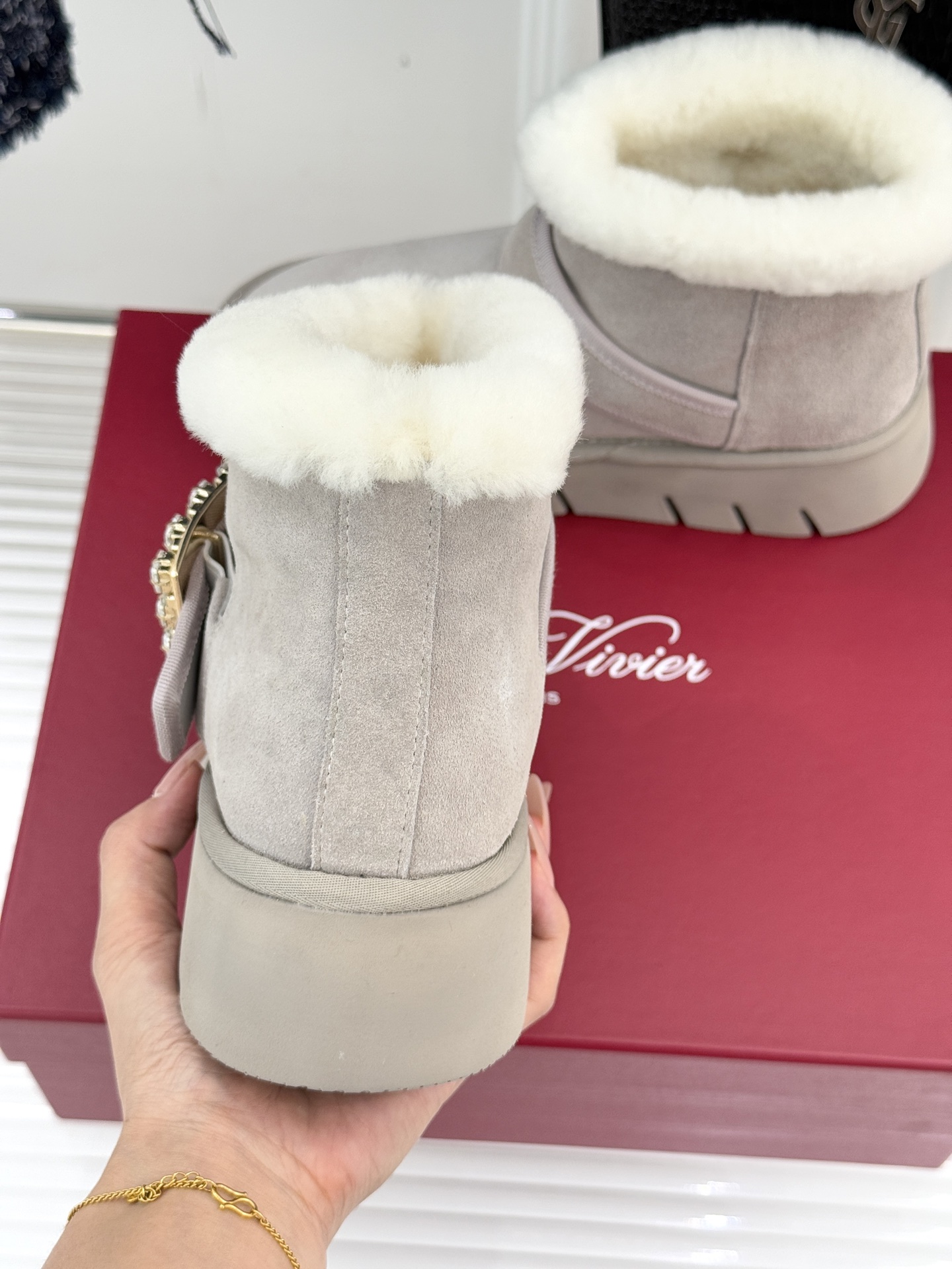 Roger vivier | RV25WF新品方钻扣厚底雪地靴标志性方形水钻扣是视觉焦点施华洛世奇钻饰星