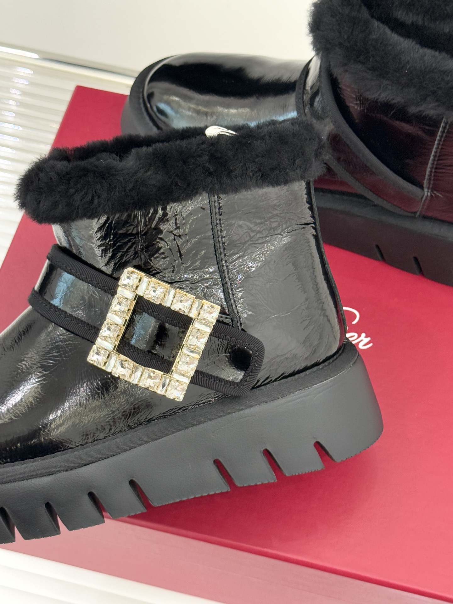 Roger vivier | RV25WF新品方钻扣厚底雪地靴标志性方形水钻扣是视觉焦点施华洛世奇钻饰星