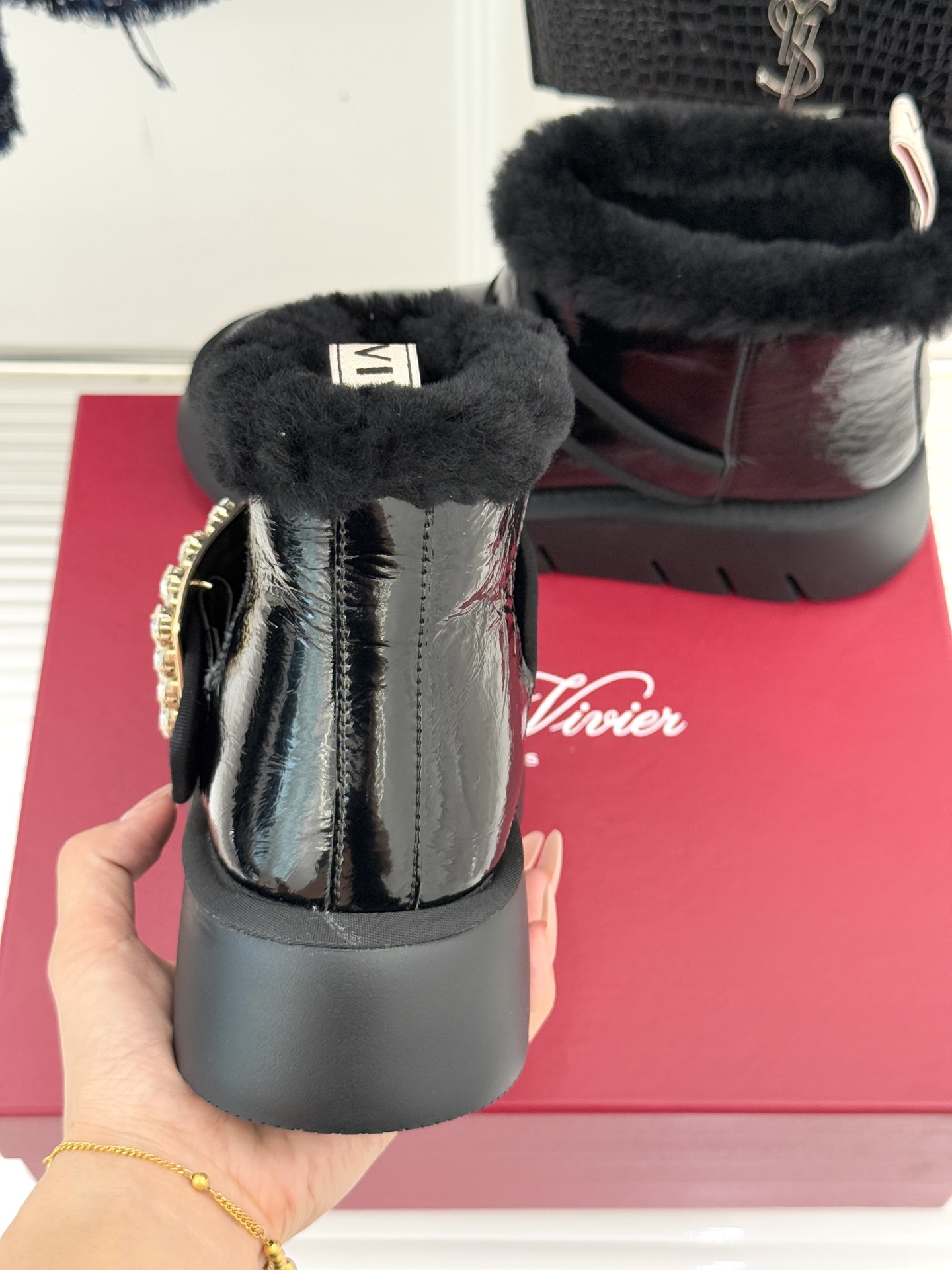 Roger vivier | RV25WF新品方钻扣厚底雪地靴标志性方形水钻扣是视觉焦点施华洛世奇钻饰星