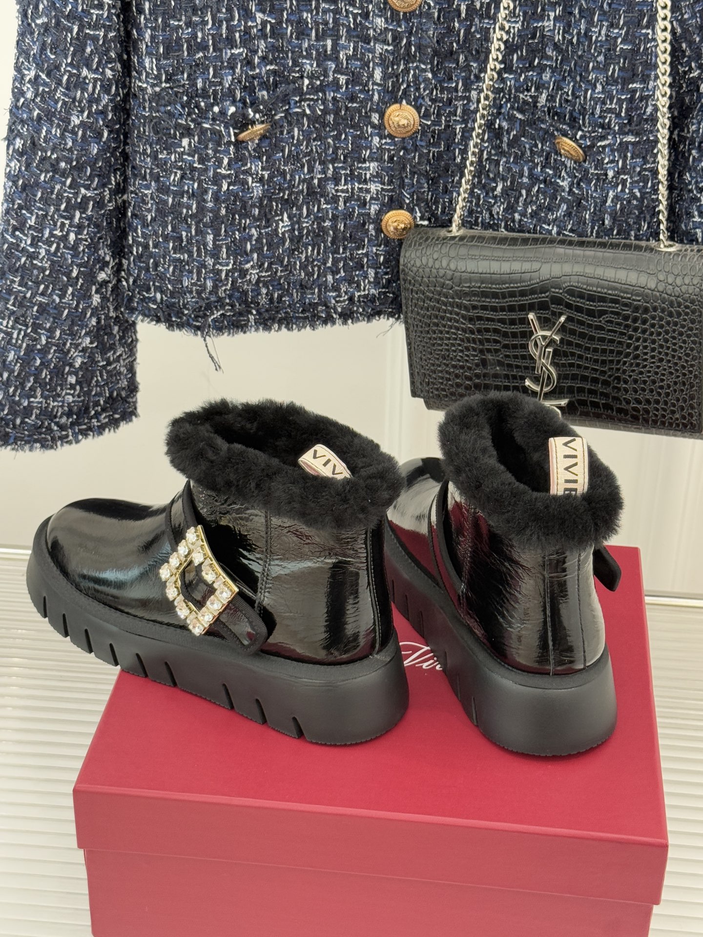 Roger vivier | RV25WF新品方钻扣厚底雪地靴标志性方形水钻扣是视觉焦点施华洛世奇钻饰星