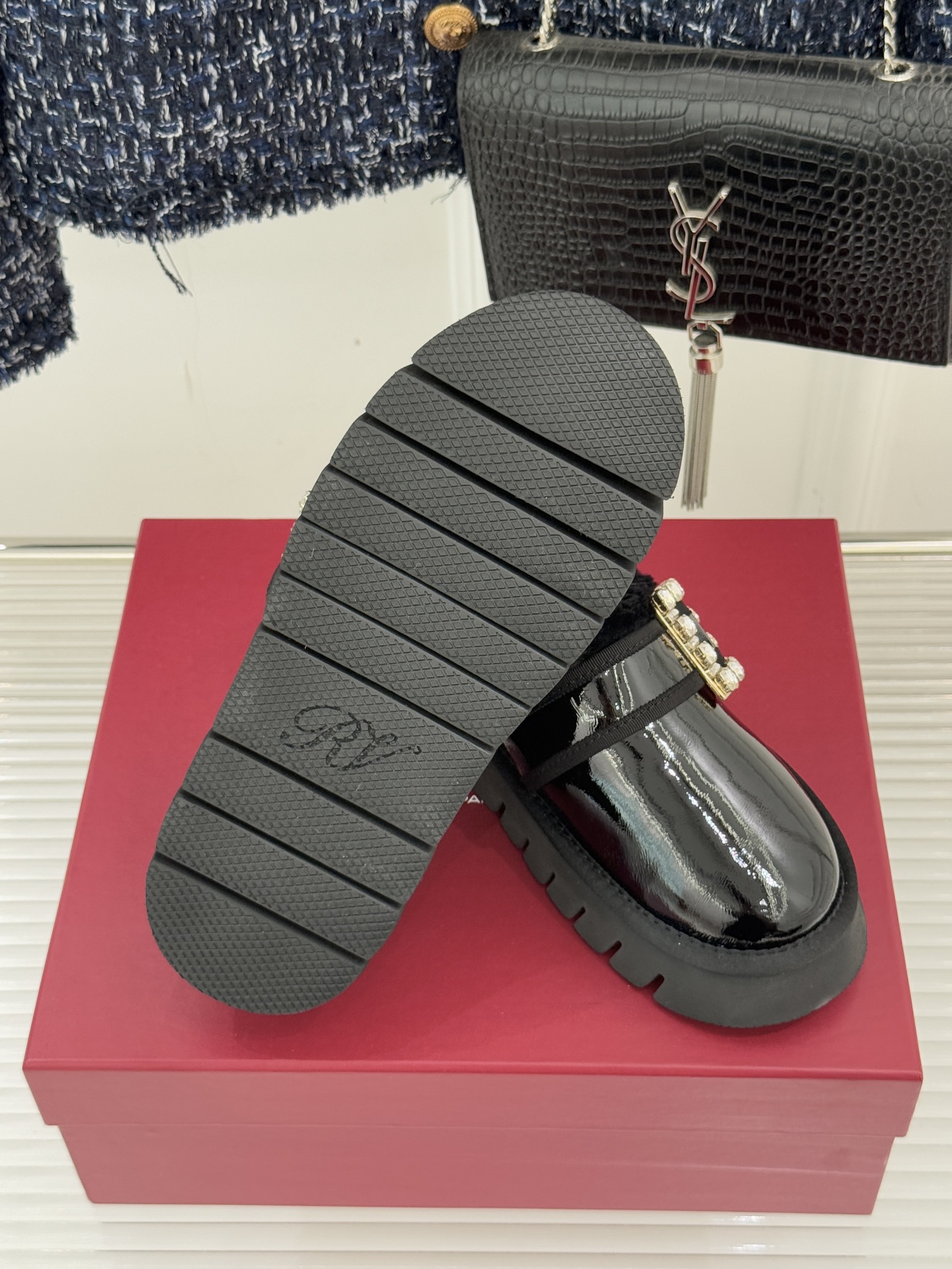 Roger vivier | RV25WF新品方钻扣厚底雪地靴标志性方形水钻扣是视觉焦点施华洛世奇钻饰星