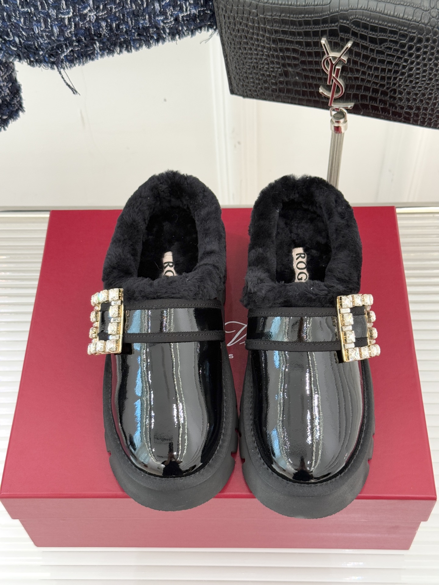 Roger vivier | RV25WF新品方钻扣厚底雪地靴标志性方形水钻扣是视觉焦点施华洛世奇钻饰星